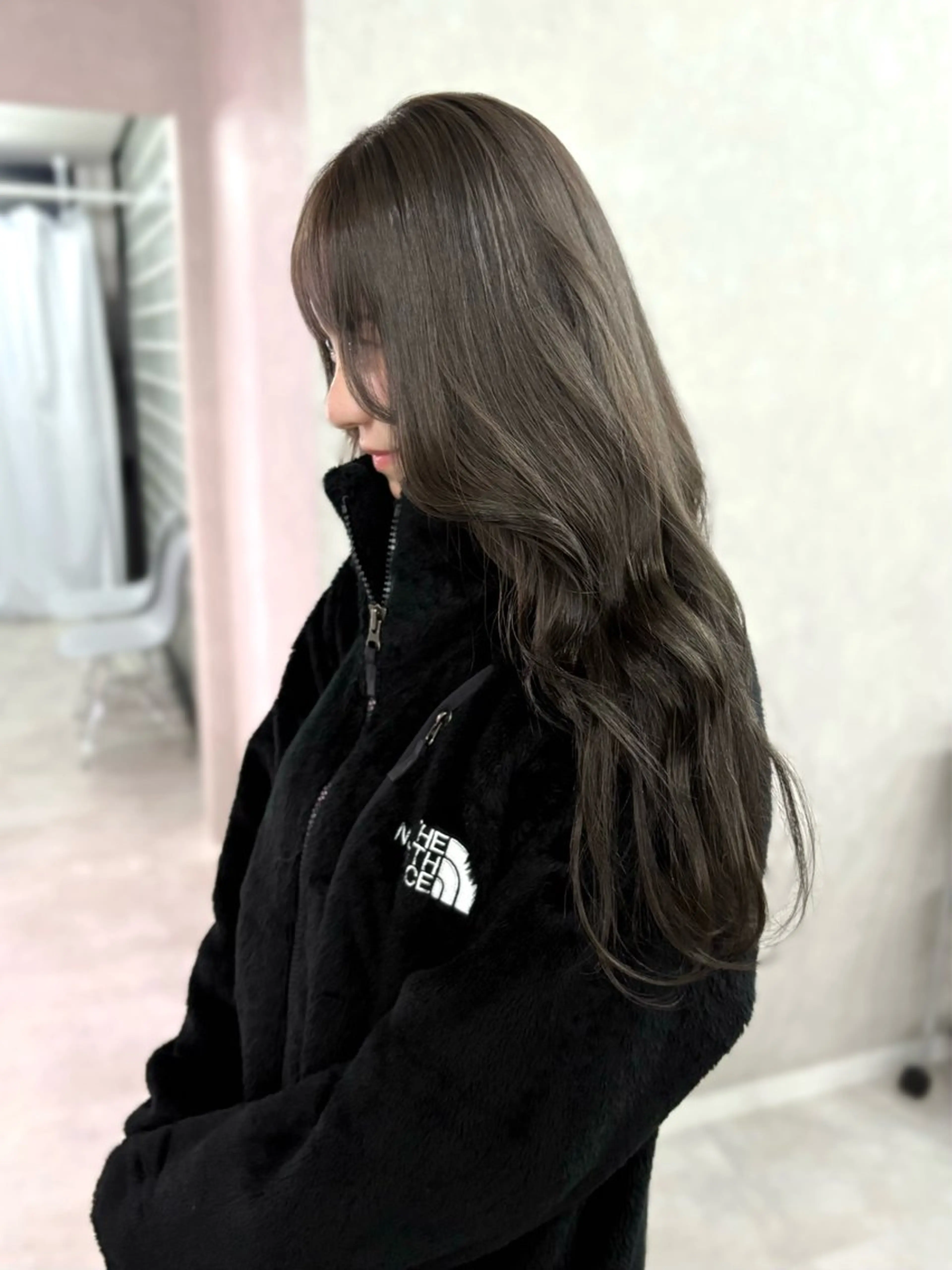 ロング カラー ブリーチ グレージュ カット ヘアカラー 盛れる顔まわり✨🎀 モテカラー別所好葉のヘアスタイル