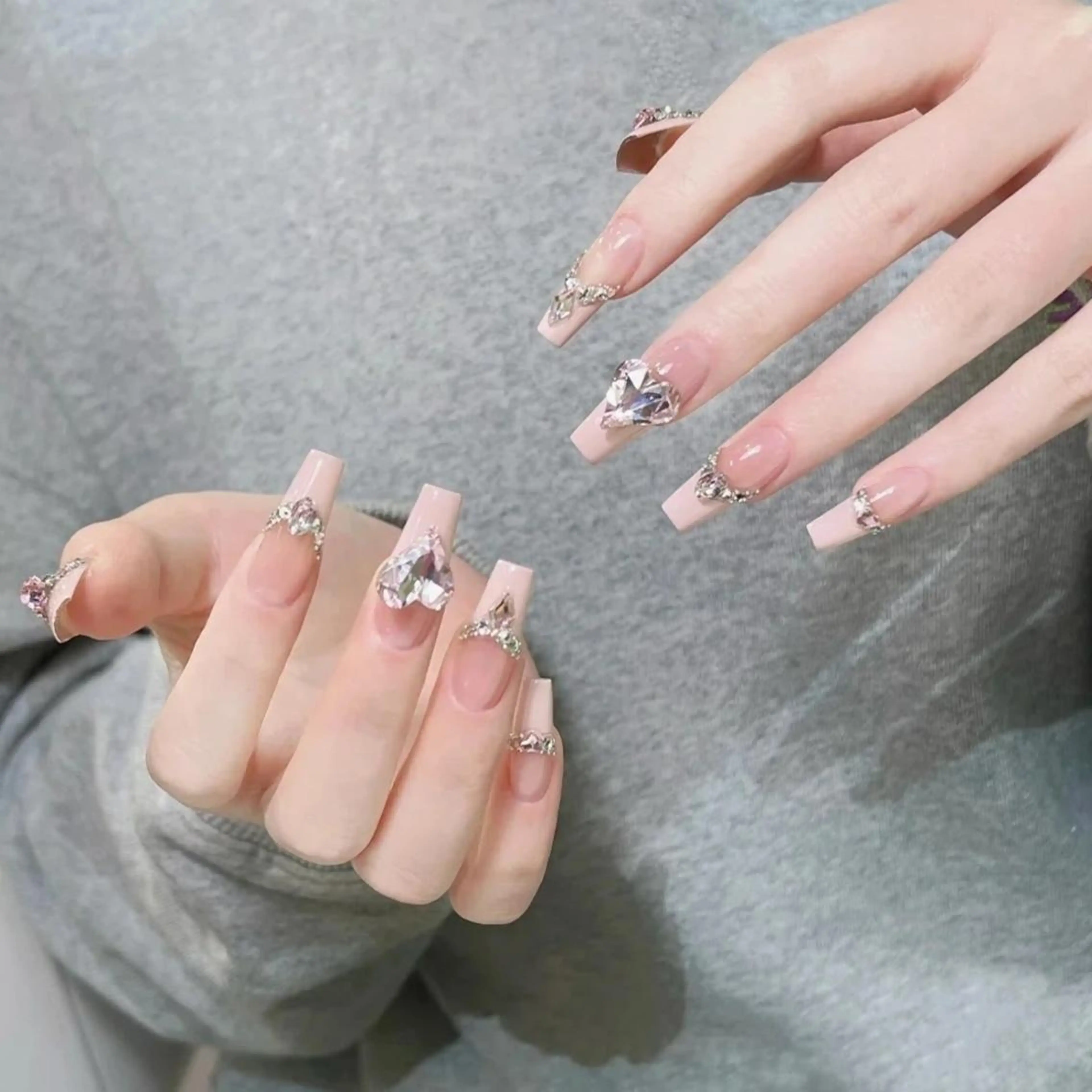 ネイル アートネイル 長さ出し ネイルチップ Queens momoのネイルデザイン