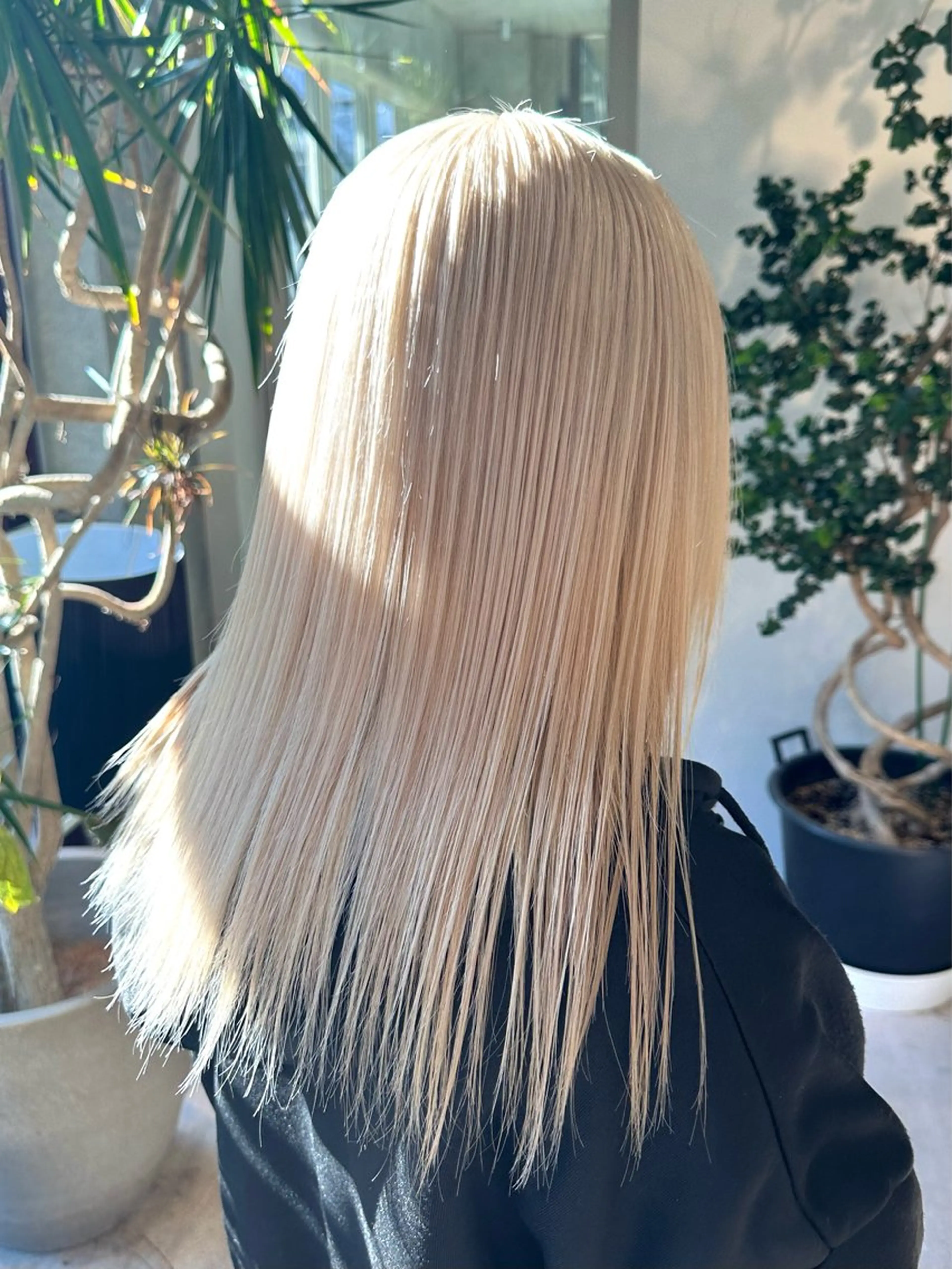 カラー 抜きっぱなしブロンド ササキカズマのヘアスタイル