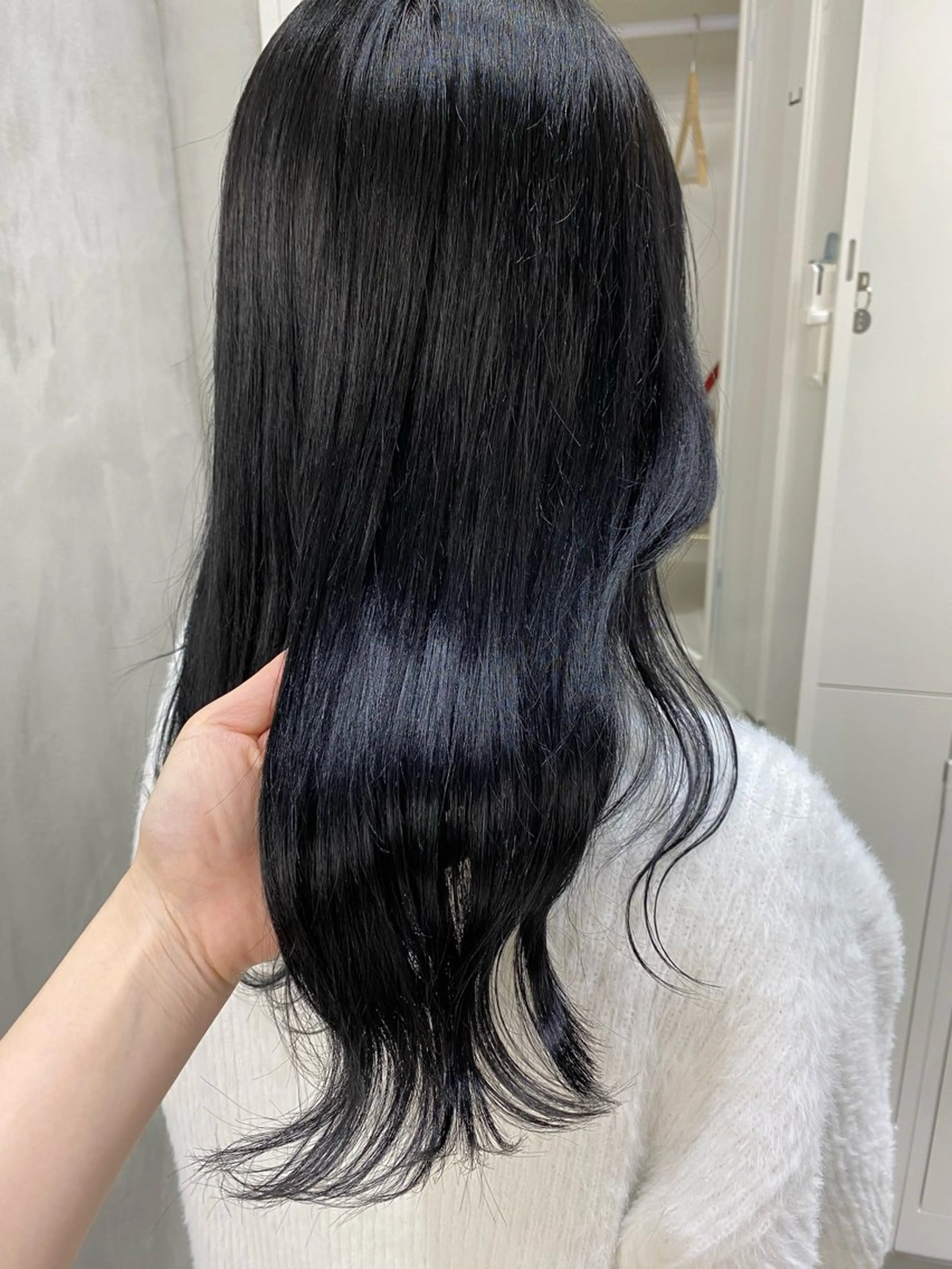 ロング カラー 黒髪 ブルーカラー ブルーブラック ヘアカラー AKANE 【zina新宿】のヘアスタイル