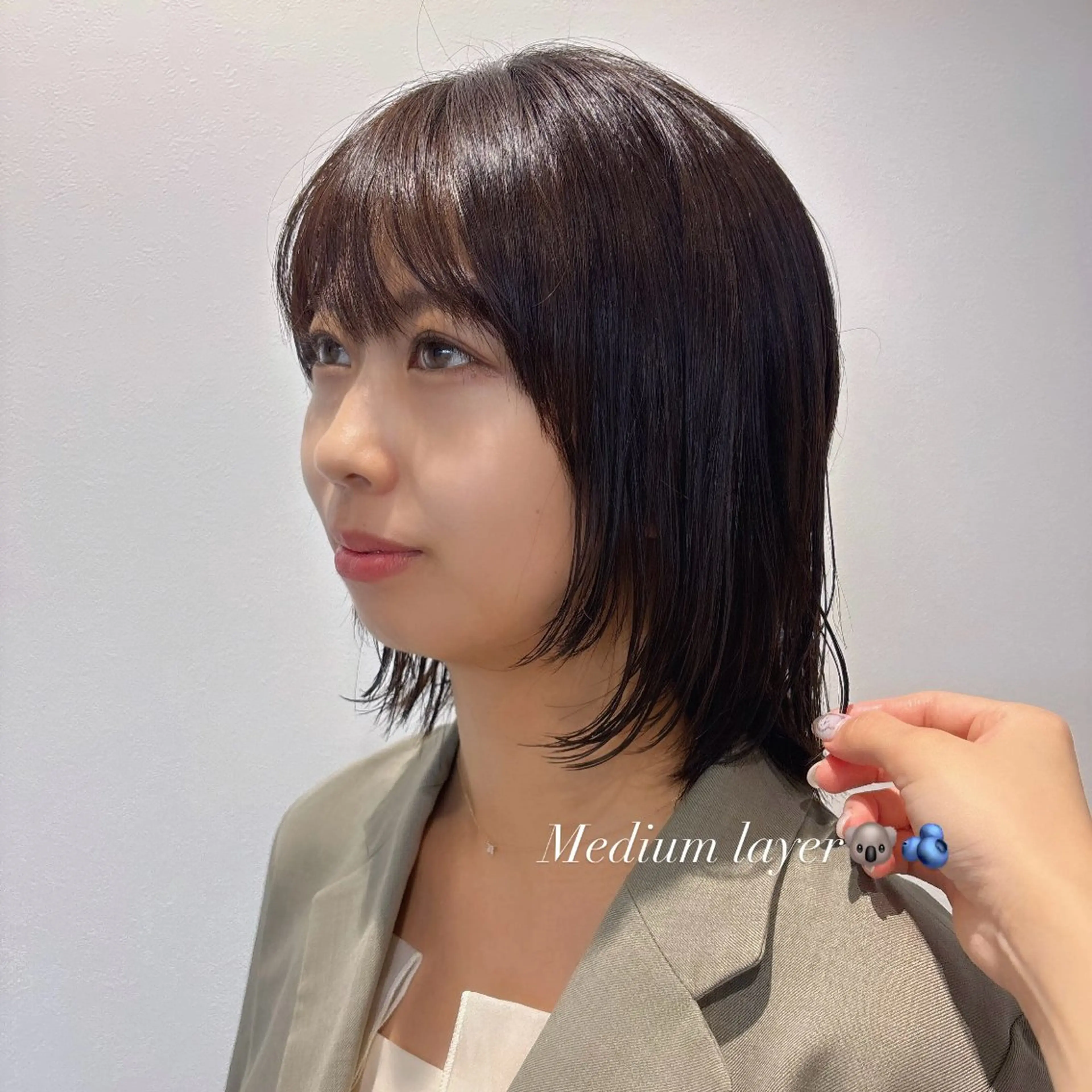 ミディアム 顔まわりレイヤー 顔周りカット レイヤーカット カット かどたはるな レイヤー/パーマのヘアスタイル