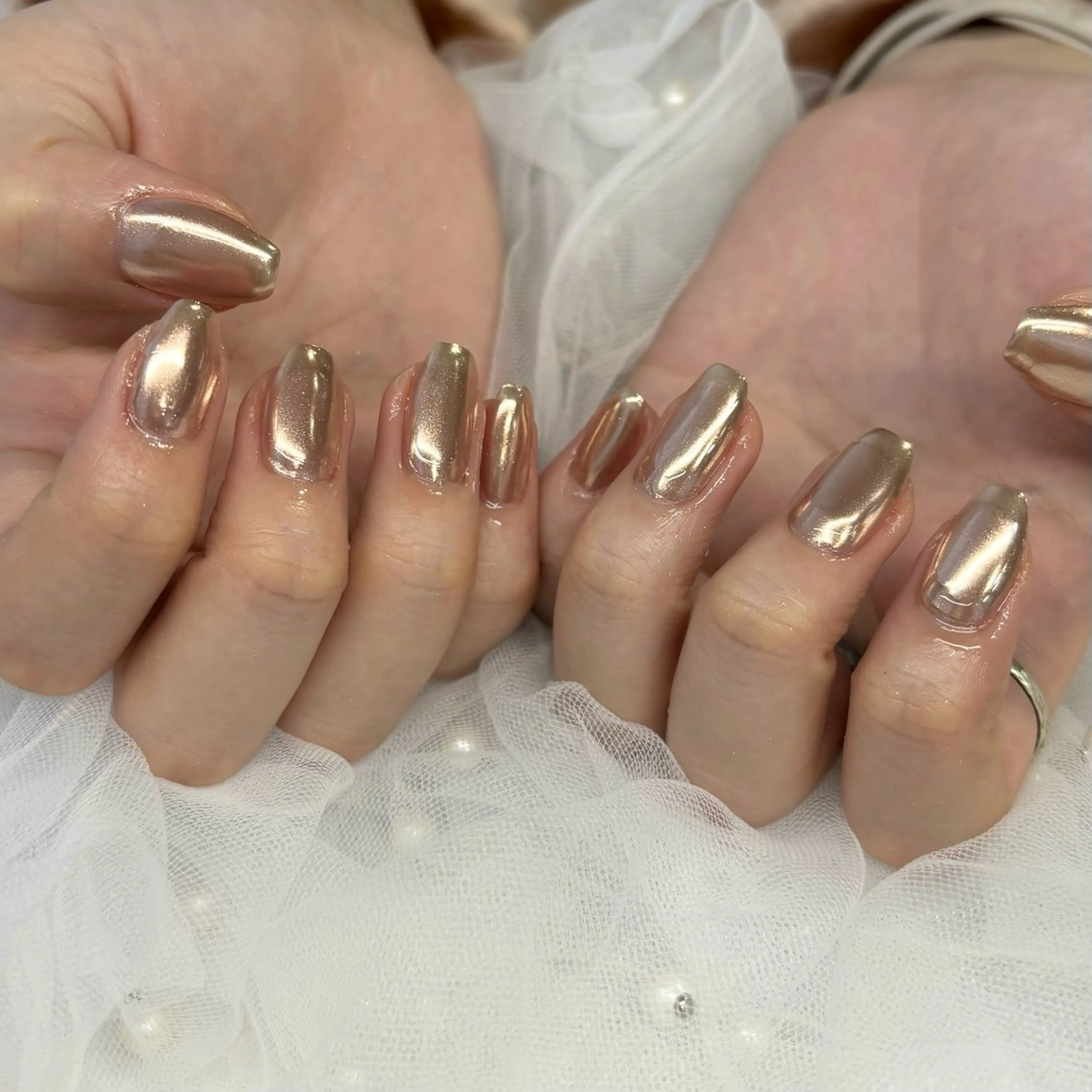 ネイル ゴールド ミラーネイル ハンドネイル 荒巻 めいのネイルデザイン