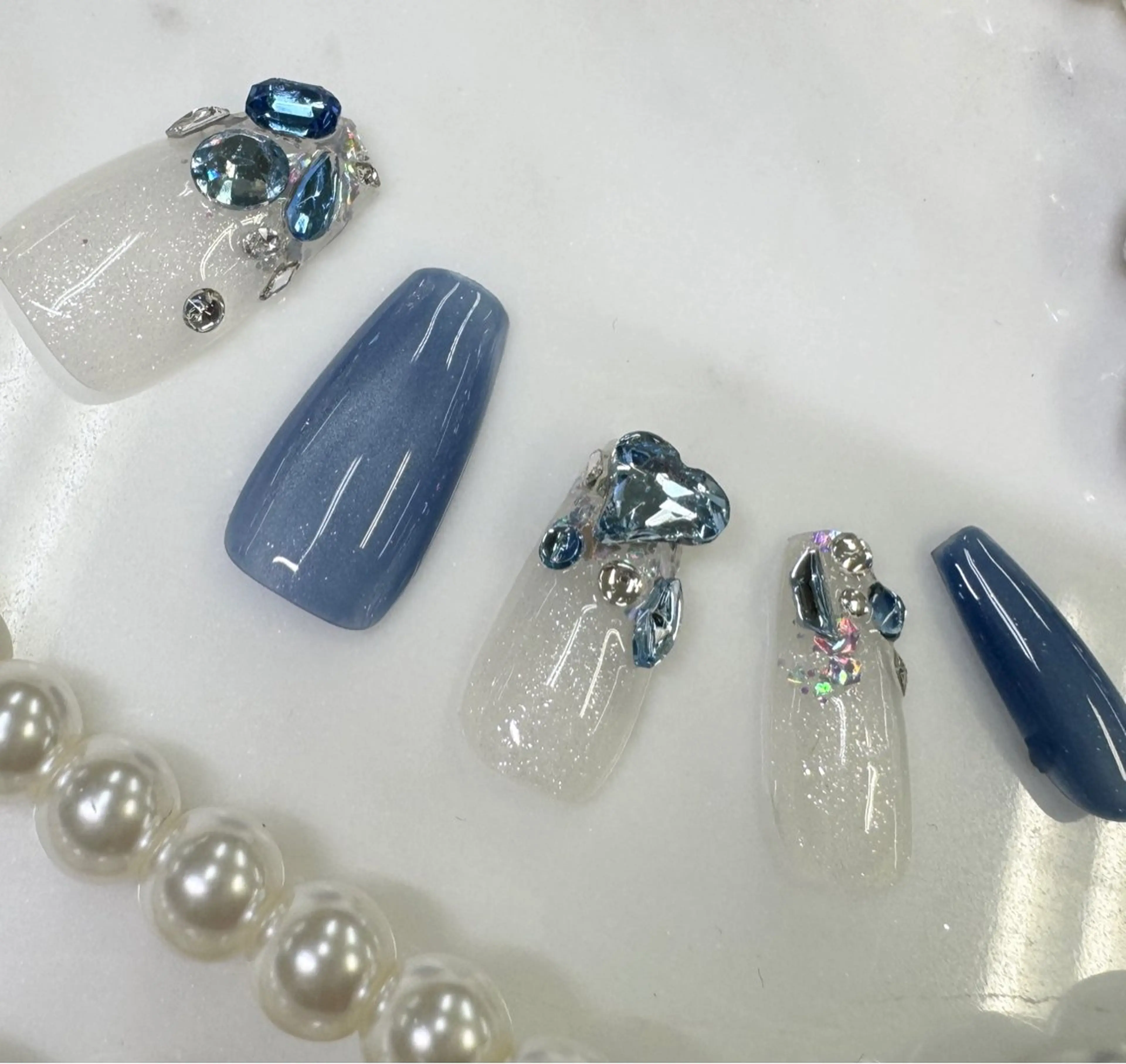 ネイル フレンチネイル ジェルネイル ガラスフレンチ マグネットネイル パラジェル クイーンズネイル銀座所属・Queeens nailのネイルデザイン