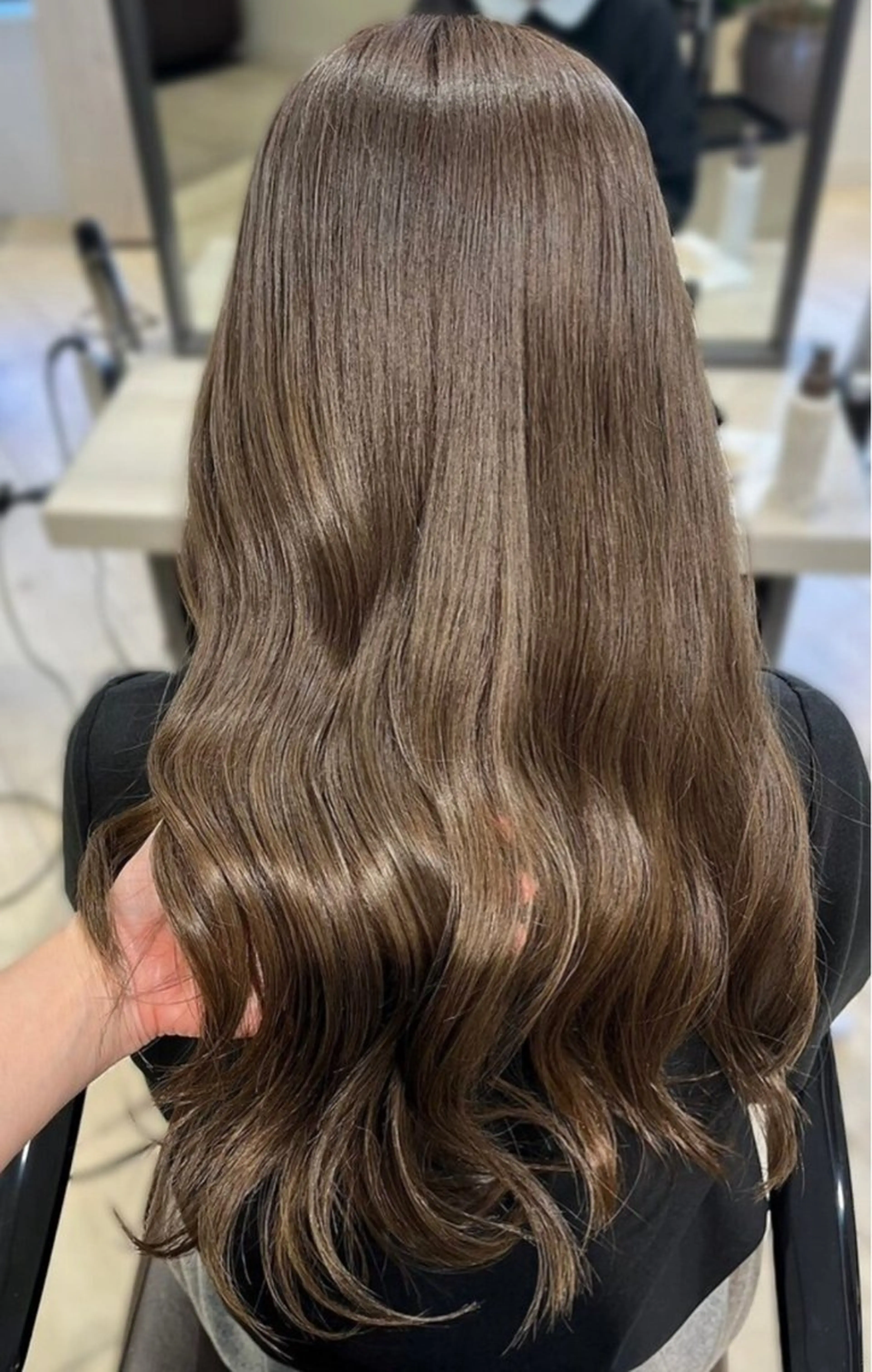 ロング Euphoria新宿店所属・ローレイヤー/透明感 カラー/SHOKIのヘアスタイル