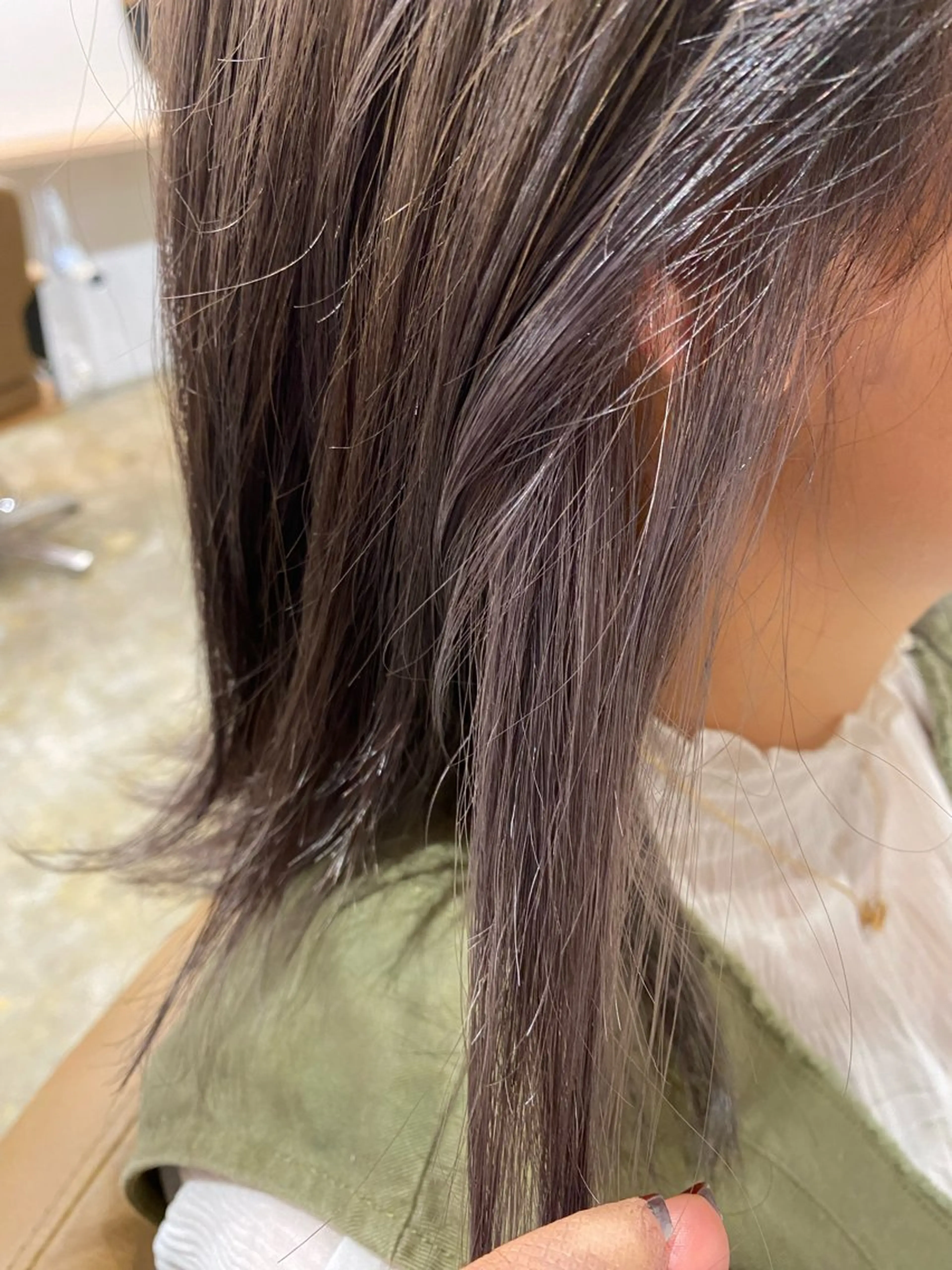 カラー アディクシーカラー ブリーチ イヤリングカラー ラベンダーカラー ラベンダーグレー ヘアカラー モエカ -YUCCA-のヘアスタイル