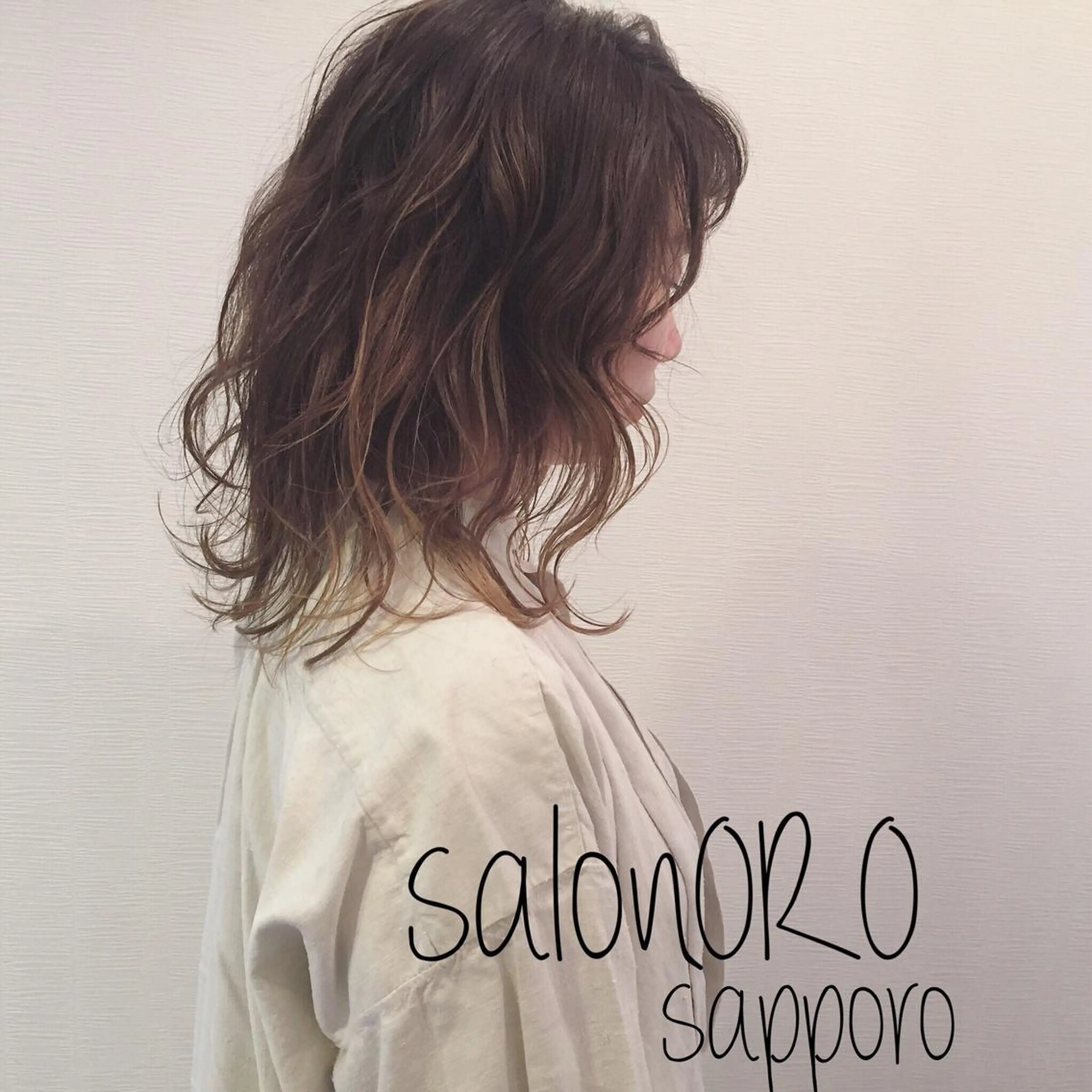 セミロング カラー ブリーチ グラデーションカラー グレージュ ハイライトカラー ブリーチなしカラー カット ヘアカラー トリートメント toiro by lien hair atelier所属・池田 真由美のヘアスタイル
