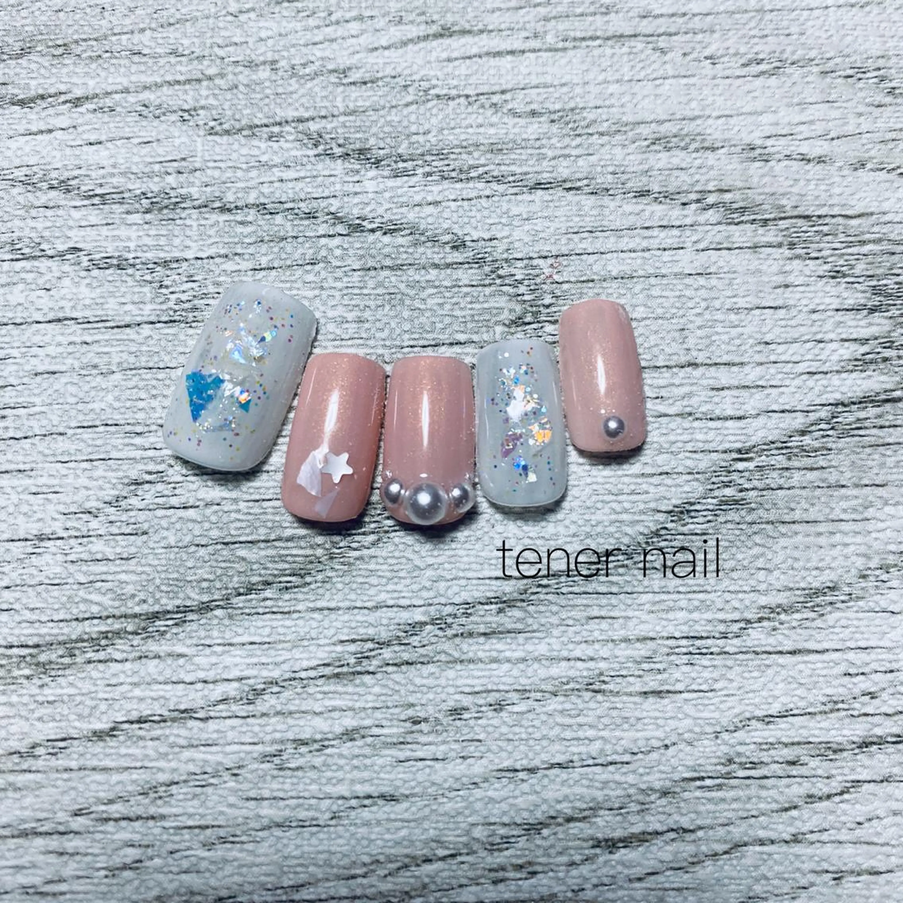 ネイル アートネイル キラキラネイル ラメ(グリッター) ホワイト tener  nail  テネルネイル所属・テネルネイル tener nailのネイルデザイン