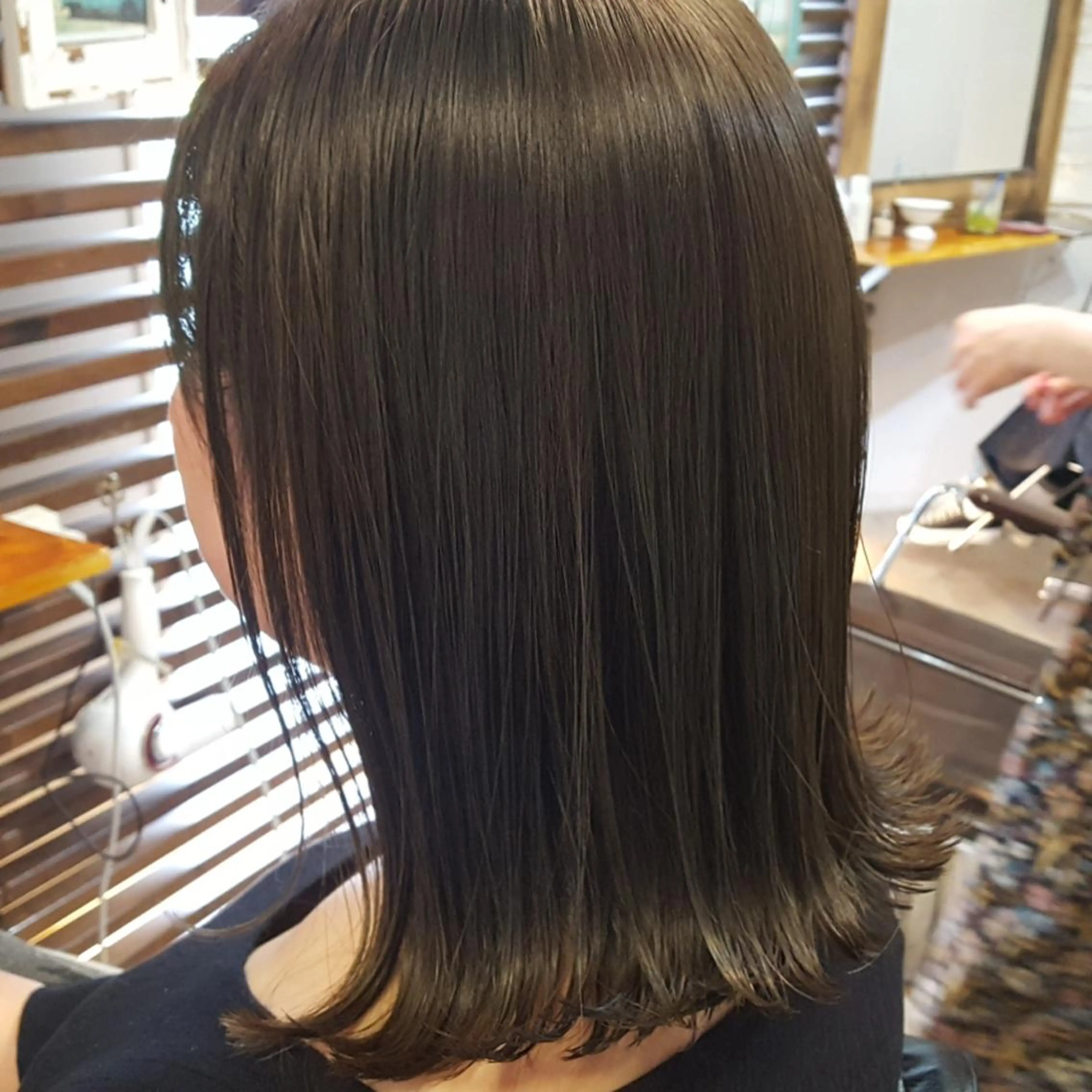 セミロング カラー フリーランス所属・韓国ヘア レイヤー くびれヘアMATSUのヘアスタイル