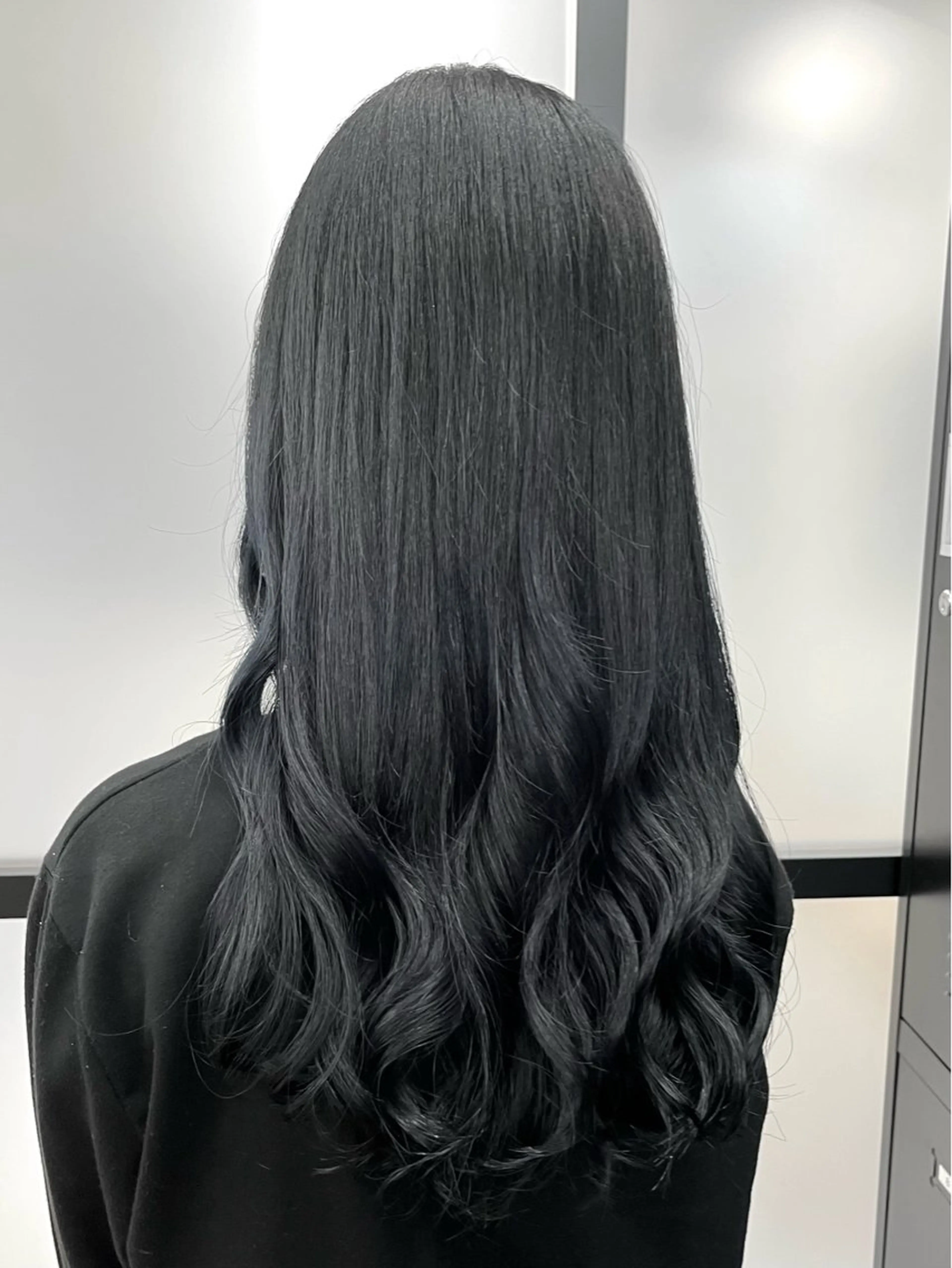 ロング カラー アッシュ 黒髪 ブルーカラー ブルーブラック カット ヘアカラー トリートメント LATTE所属・𝑺𝒂𝒌𝒊 🩶マンツーマン施術のヘアスタイル