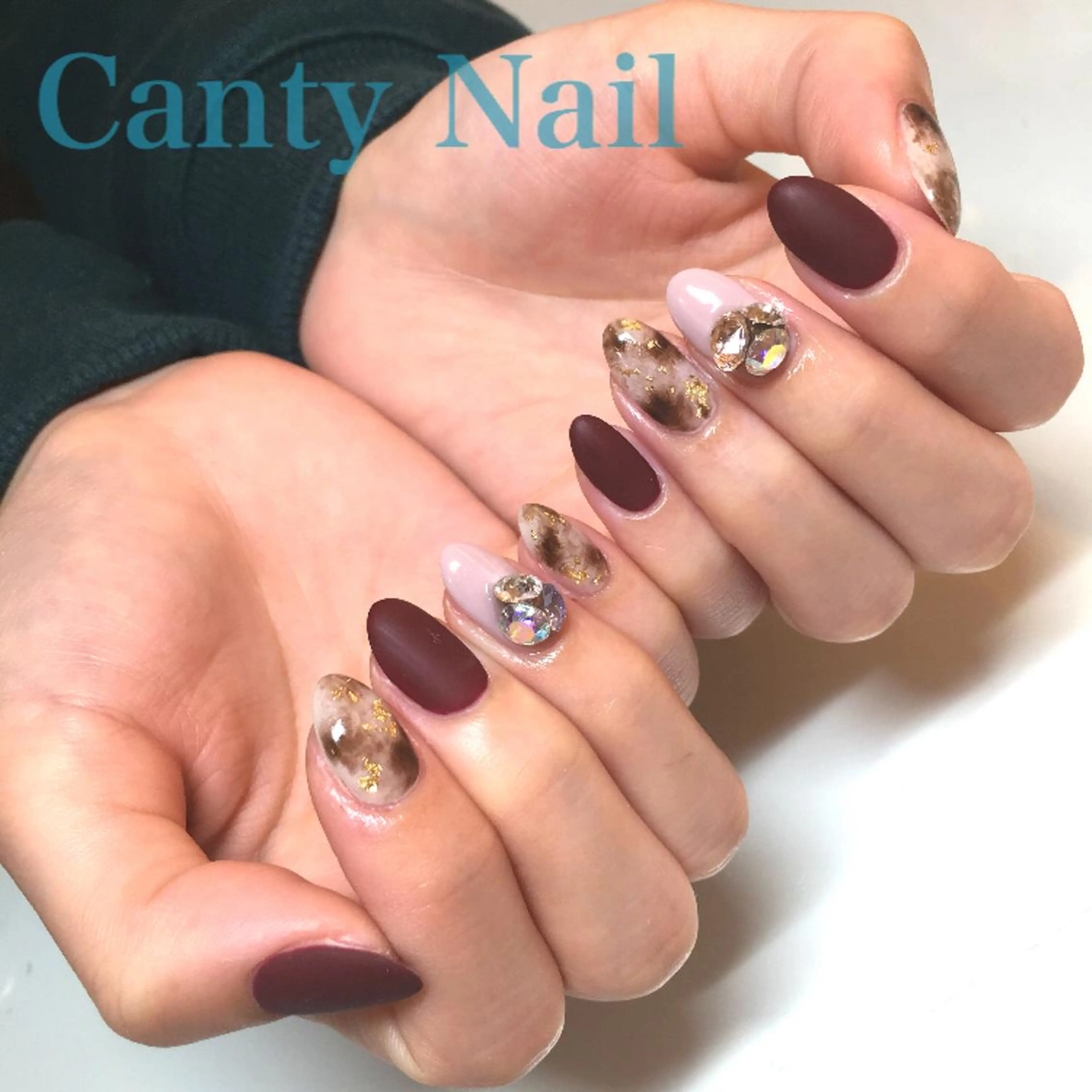 ネイル ストーンネイル アンドルーチェ スクールの眉毛・アイブロウイメージ