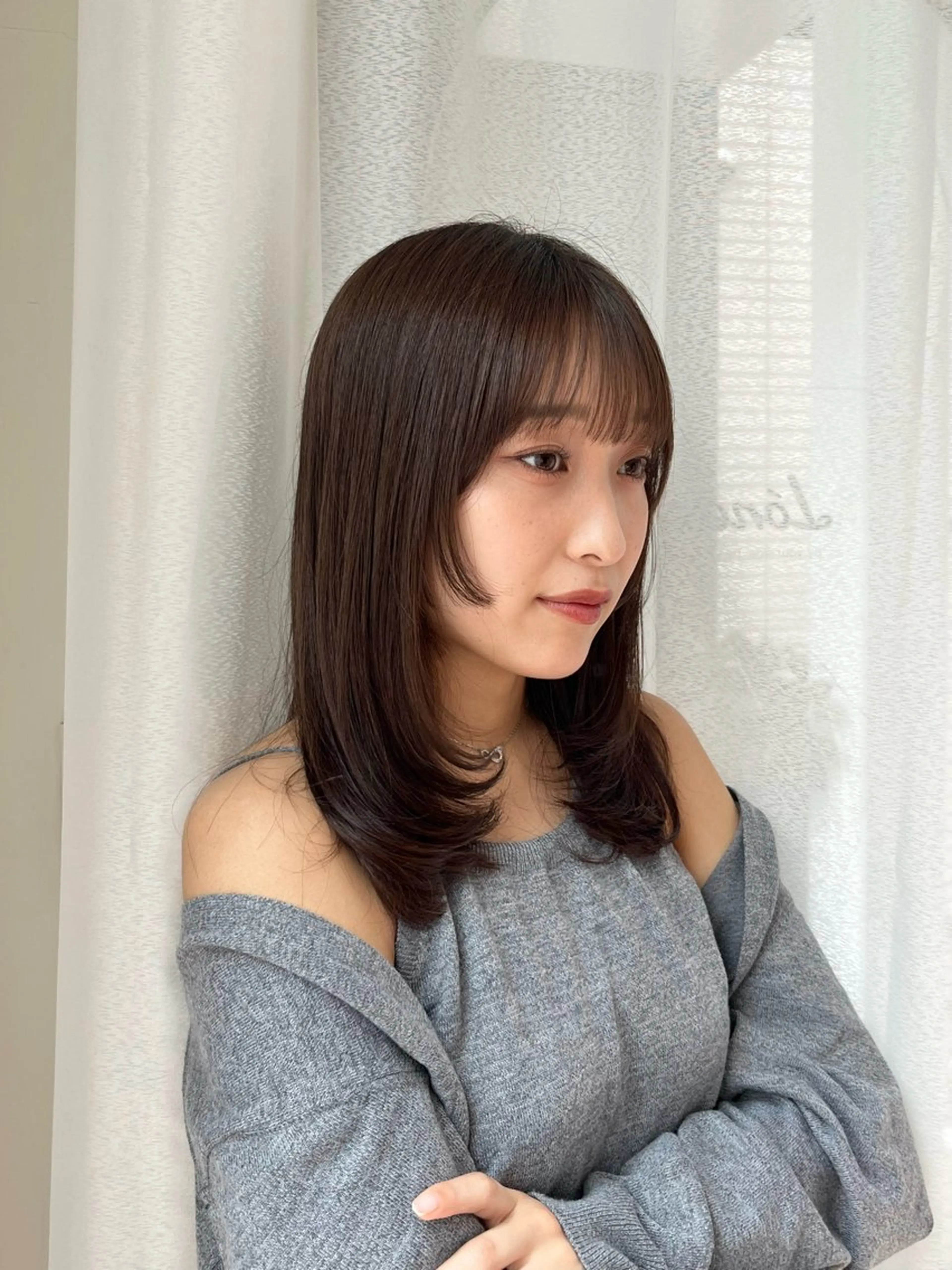 ミディアム 顔まわりレイヤー 顔周りカット レイヤーカット ヘアカラー 川上 莉歩のヘアスタイル