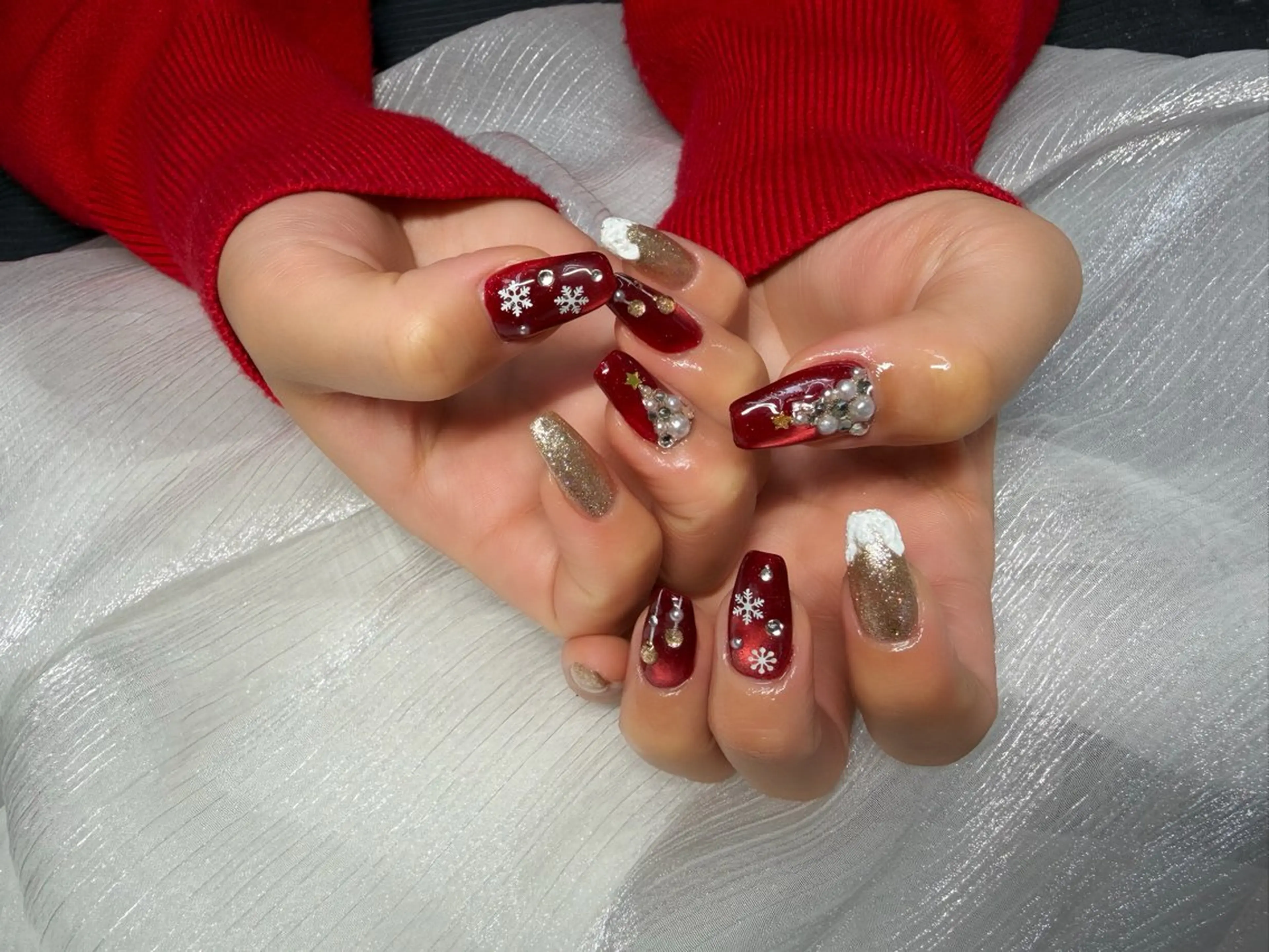 ネイル ゴージャス 氷ネイル・うるうるネイル キラキラネイル マグネットネイル 赤色 ハンドネイル ☆ yukiのネイルデザイン