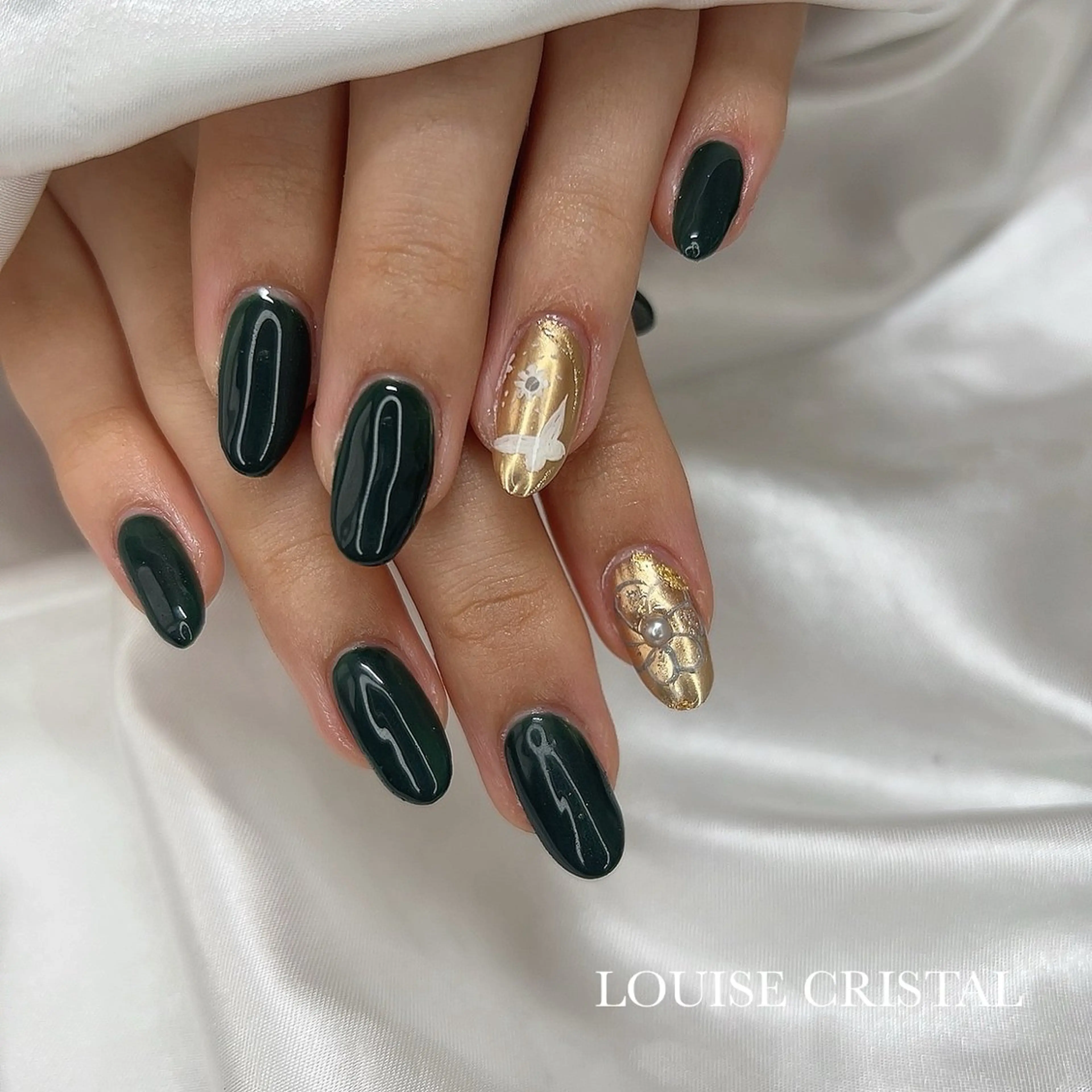 ネイル ハンドネイル LOUISE CRYSTALのネイルデザイン