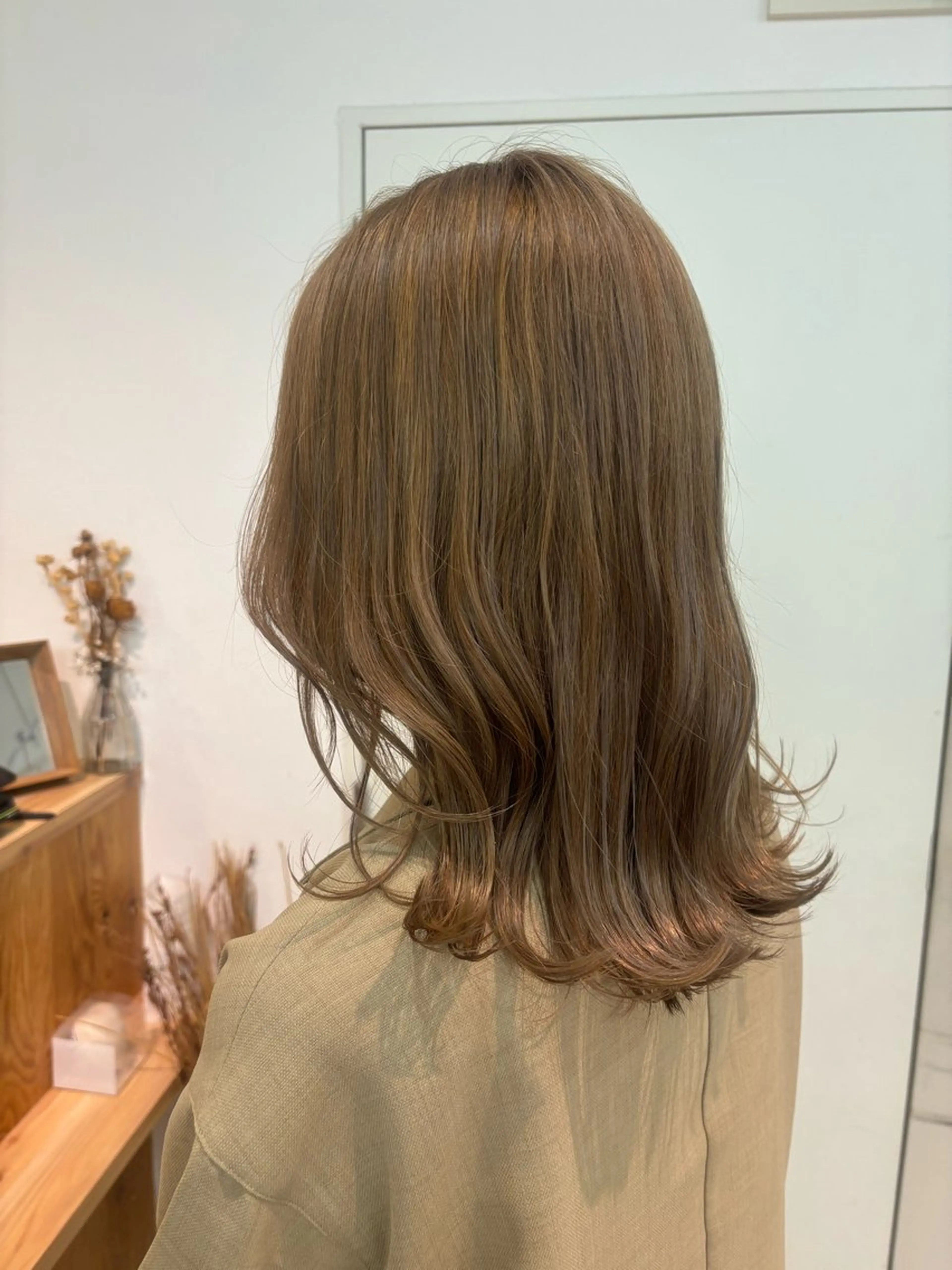 ミディアム カラー ベージュカラー ブリーチ ダブルカラー 室谷 ゆりあのヘアスタイル