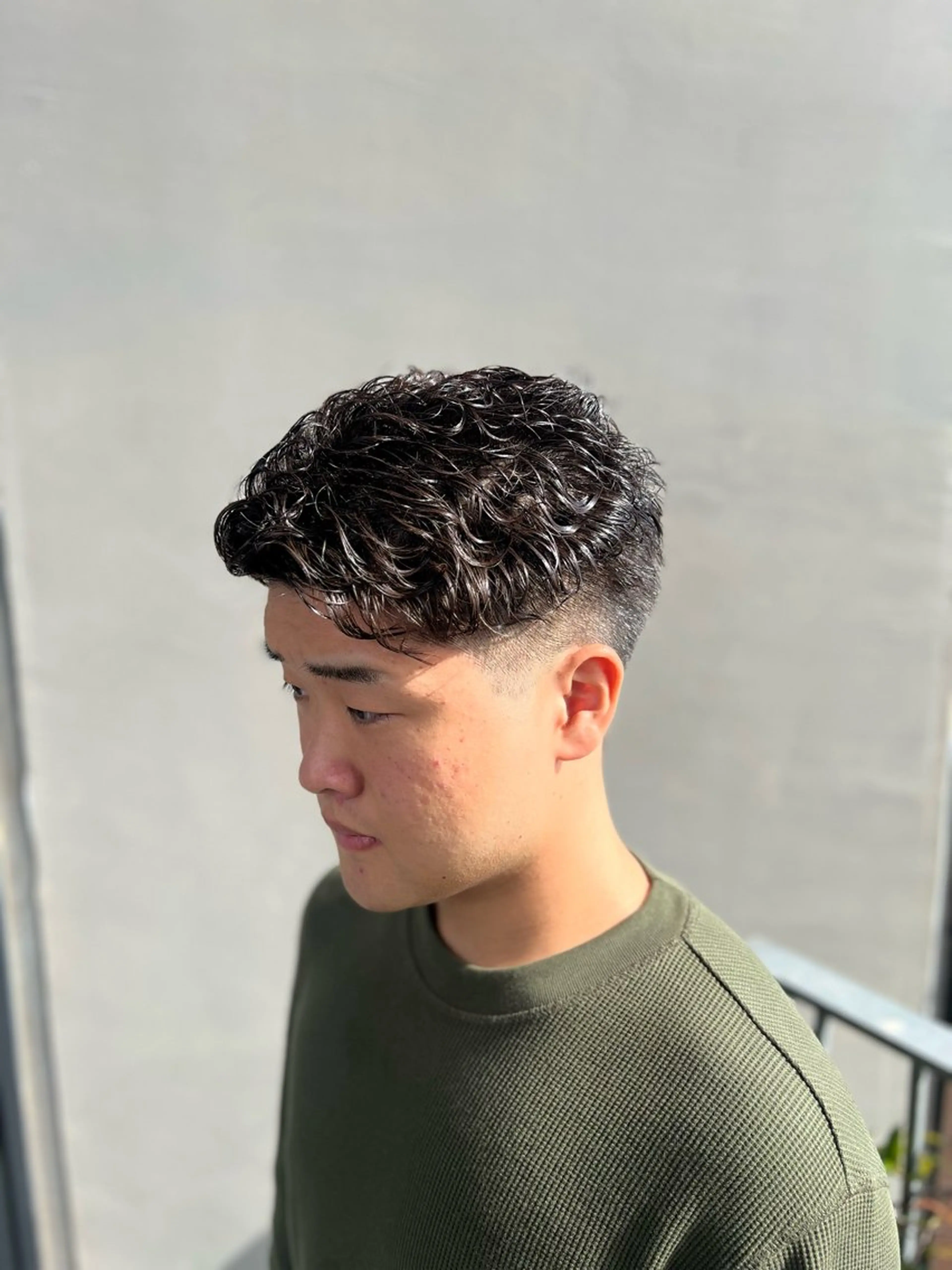 パーマ メンズ ダブルカラー寒色系 ボリューム改善ハヤトのヘアスタイル