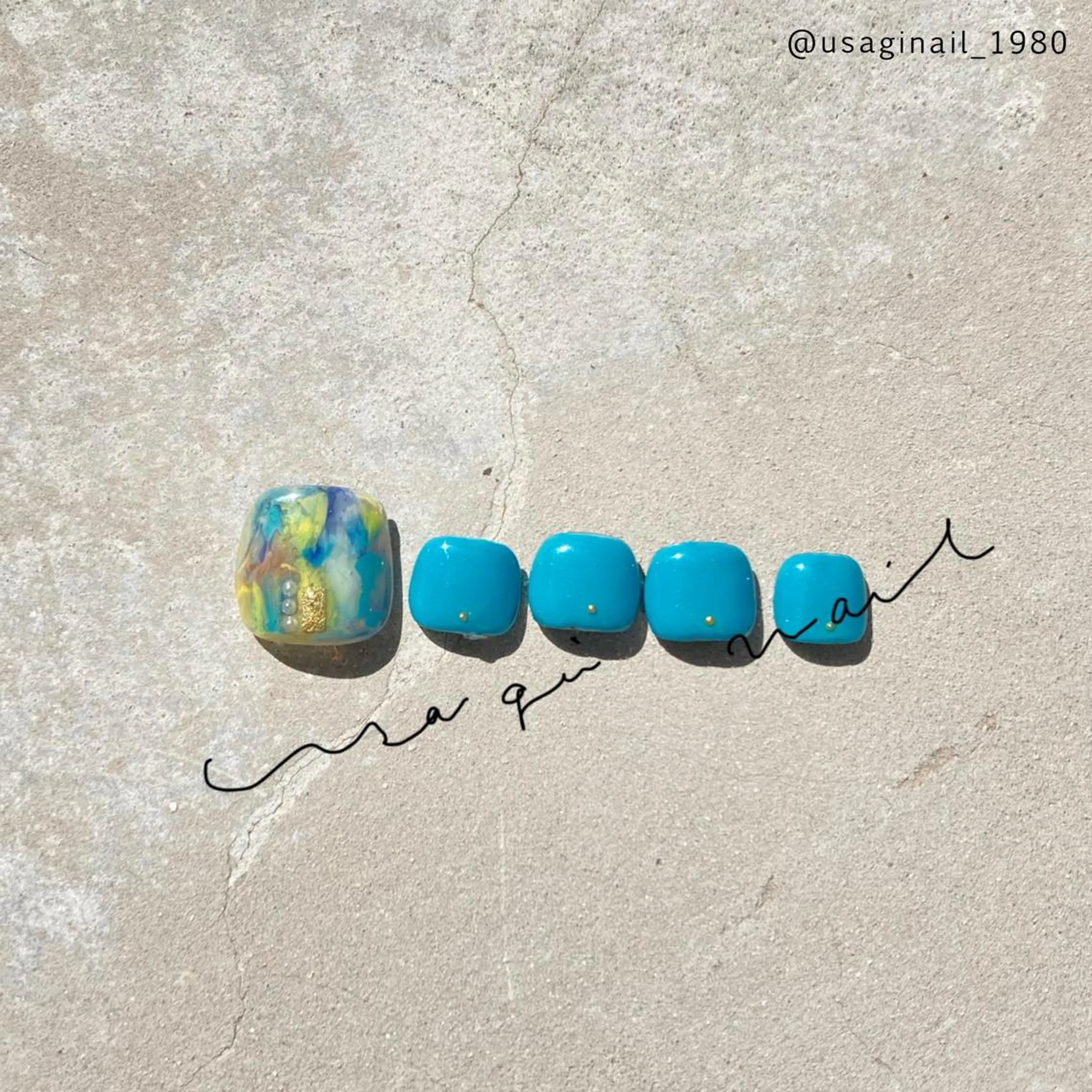 ネイル アートネイル フットネイル ニュアンスネイル ショートネイル 夏ネイル フットネイル usagi nailのネイルデザイン