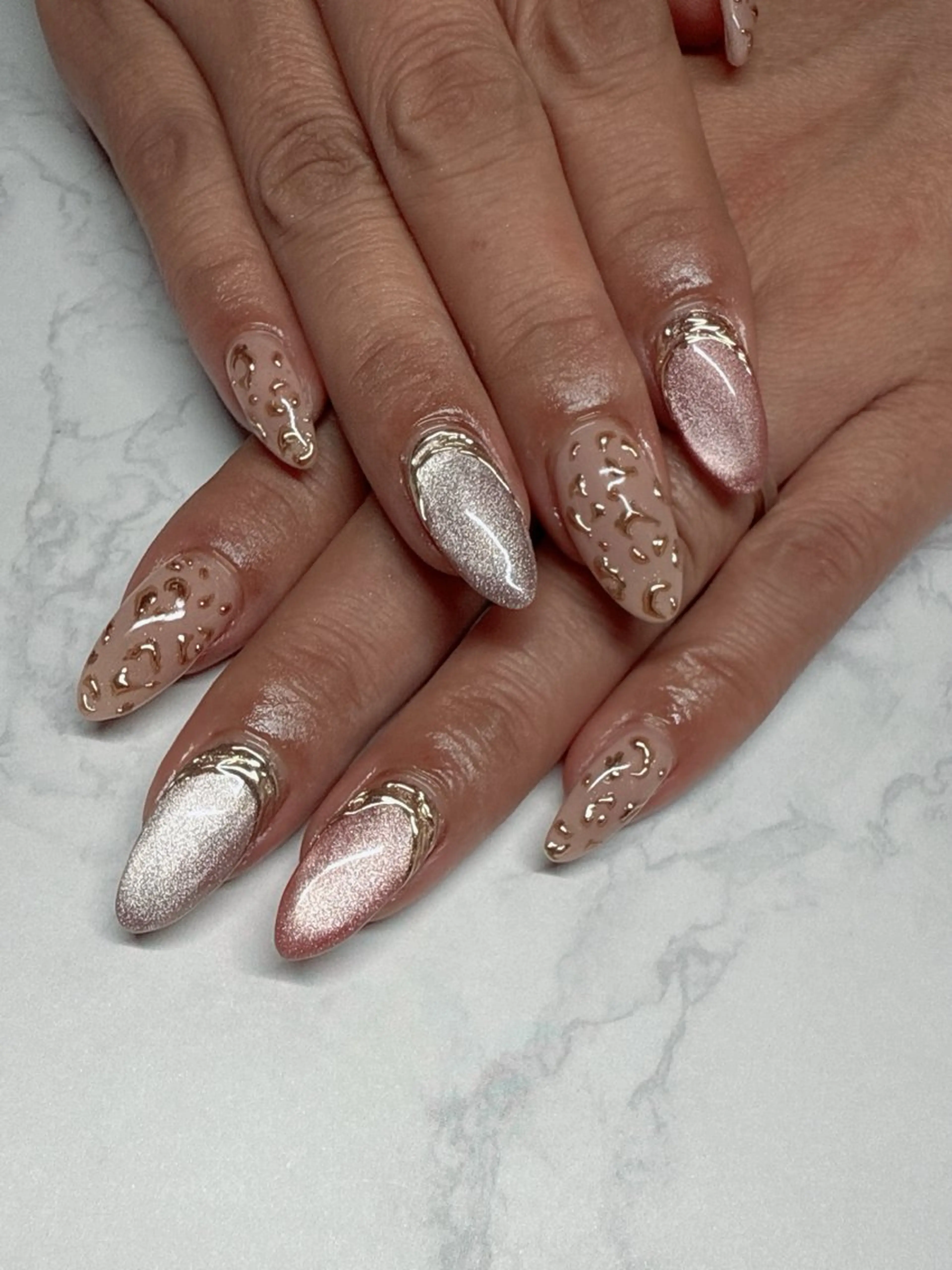 ネイル アニマル柄 マグネットネイル ミラーネイル ハンドネイル nailist SATO【銀座】のネイルデザイン