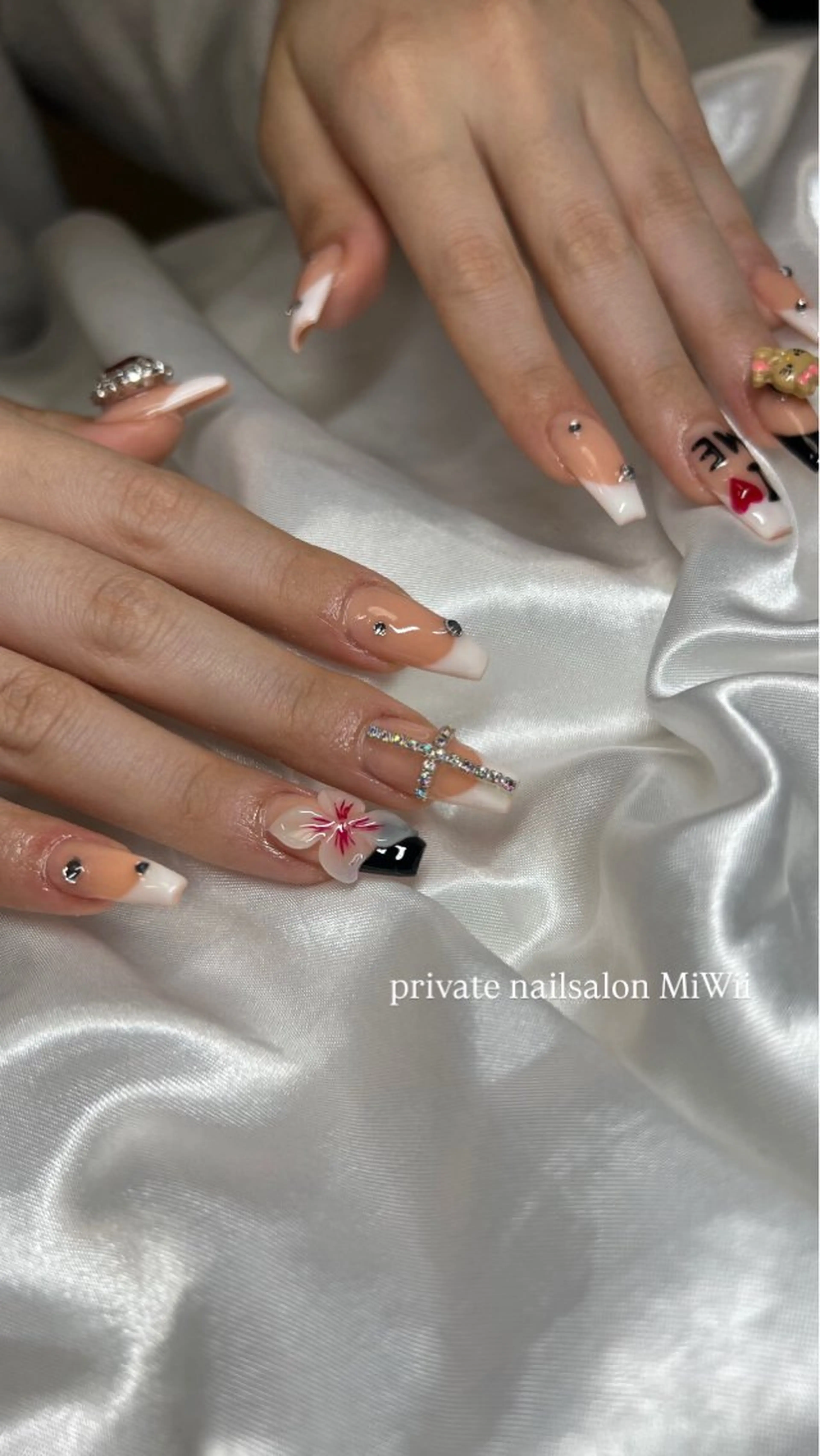 ネイル 𝐧𝐚𝐢𝐥 𝐌𝐢𝐖𝐢𝐢のネイルデザイン