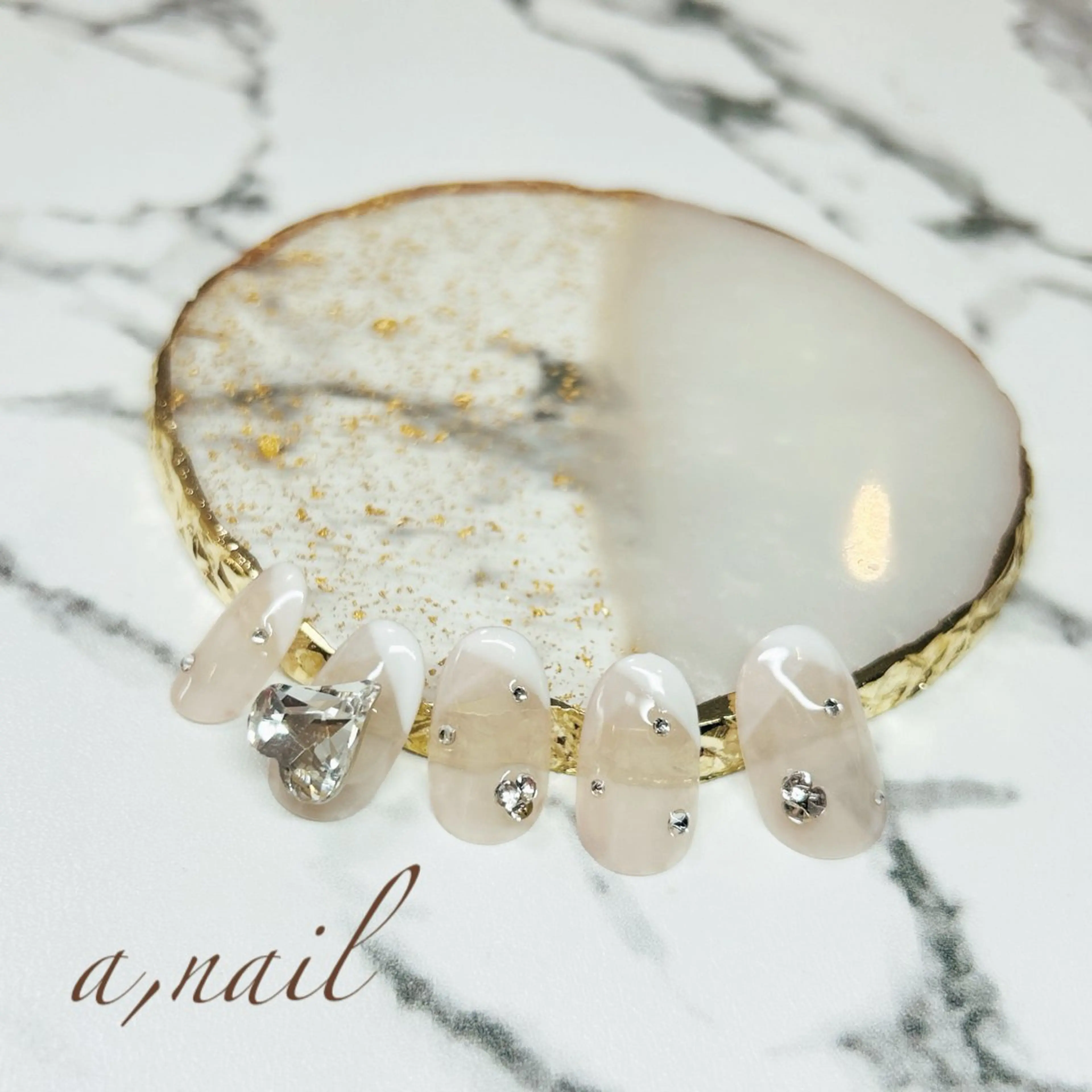 ネイル フレンチネイル ジェルネイル グラデーション ハート キラキラネイル ハンドネイル ネイルサロン エーネイルのネイルデザイン