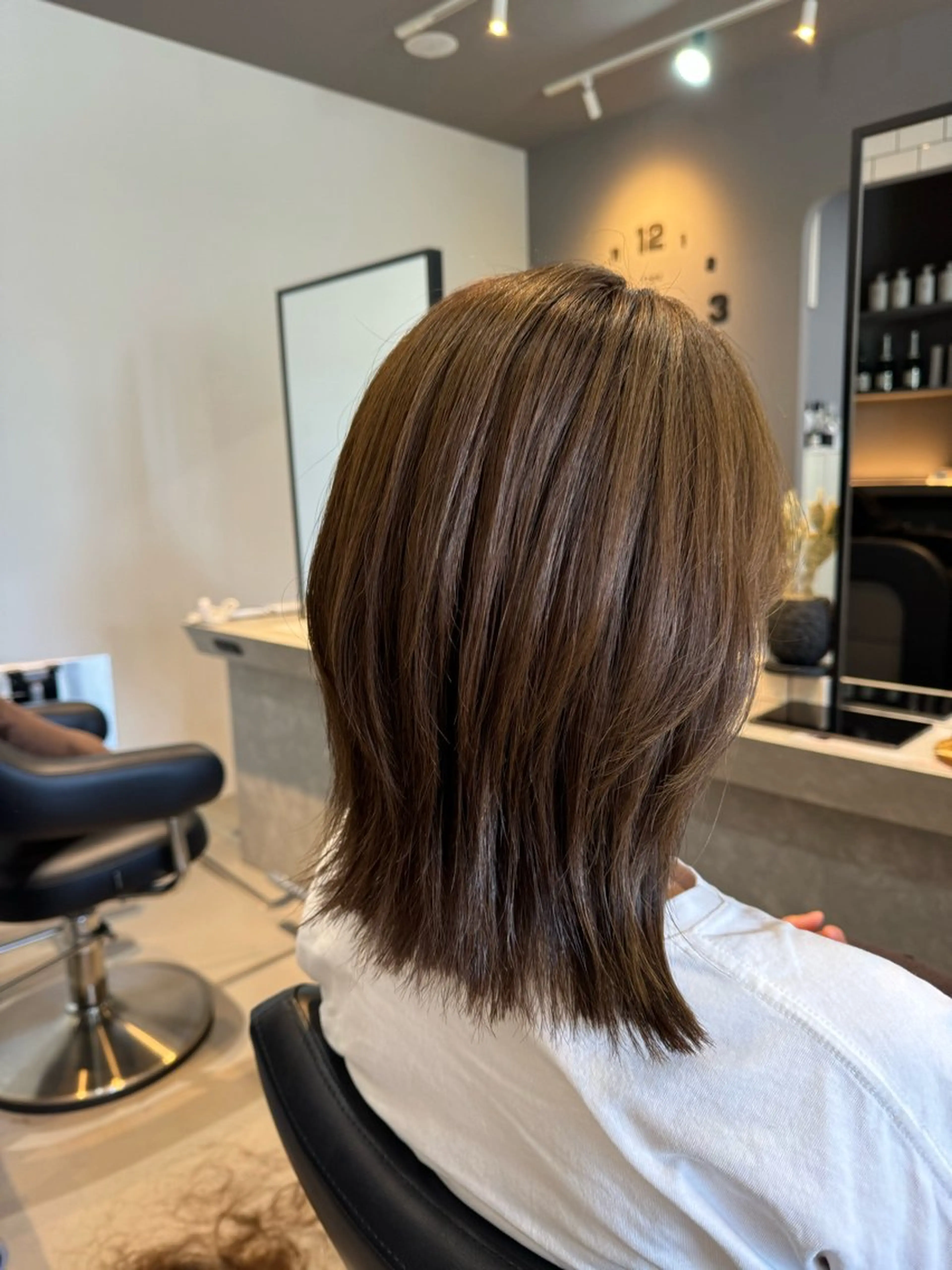 ミディアム アッシュ くびれヘア くせ毛 小顔カット カット ヘアカラー 髪質改善×艶カラー Haruのヘアスタイル