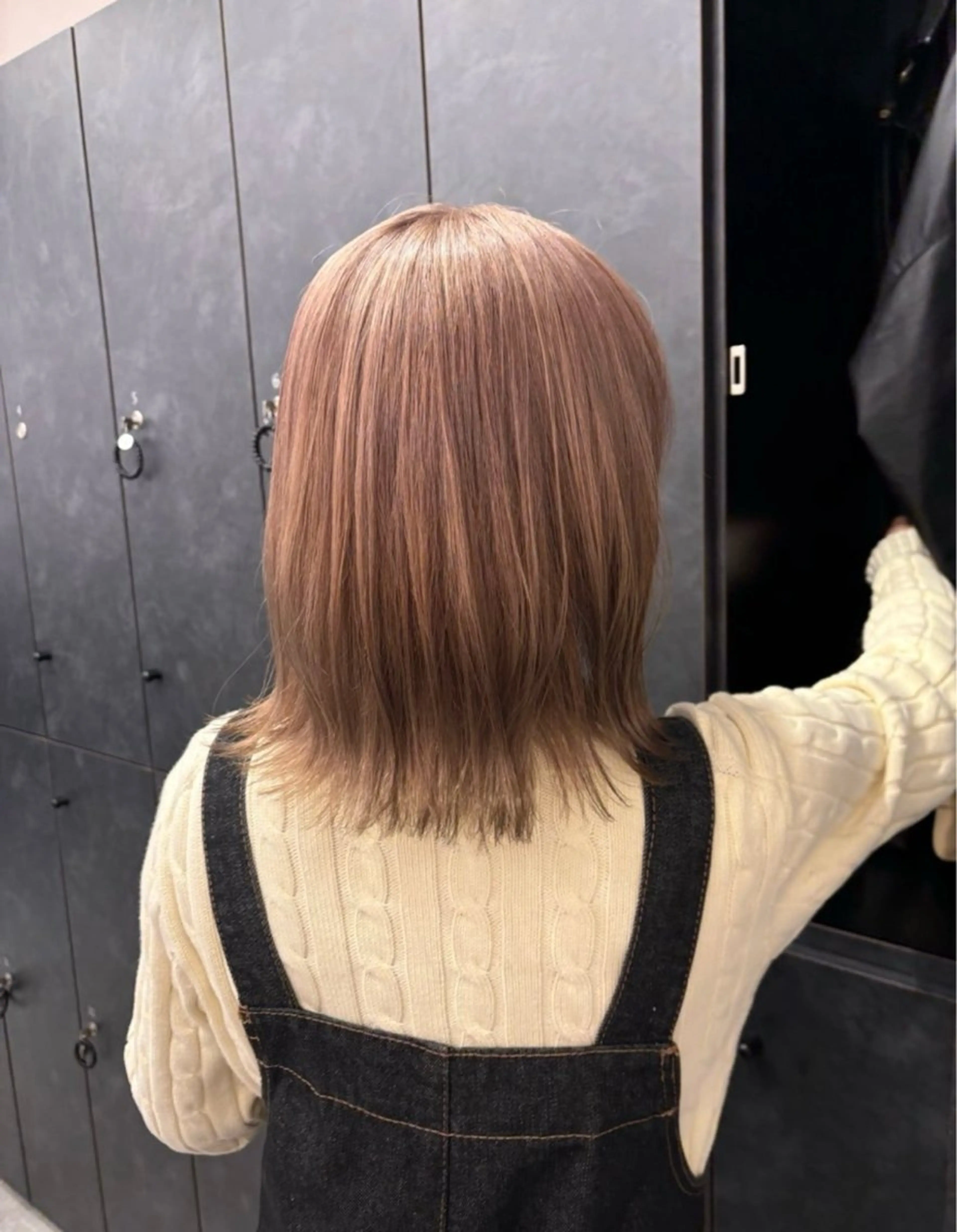 ミディアム カラー トリウミ カホのヘアスタイル