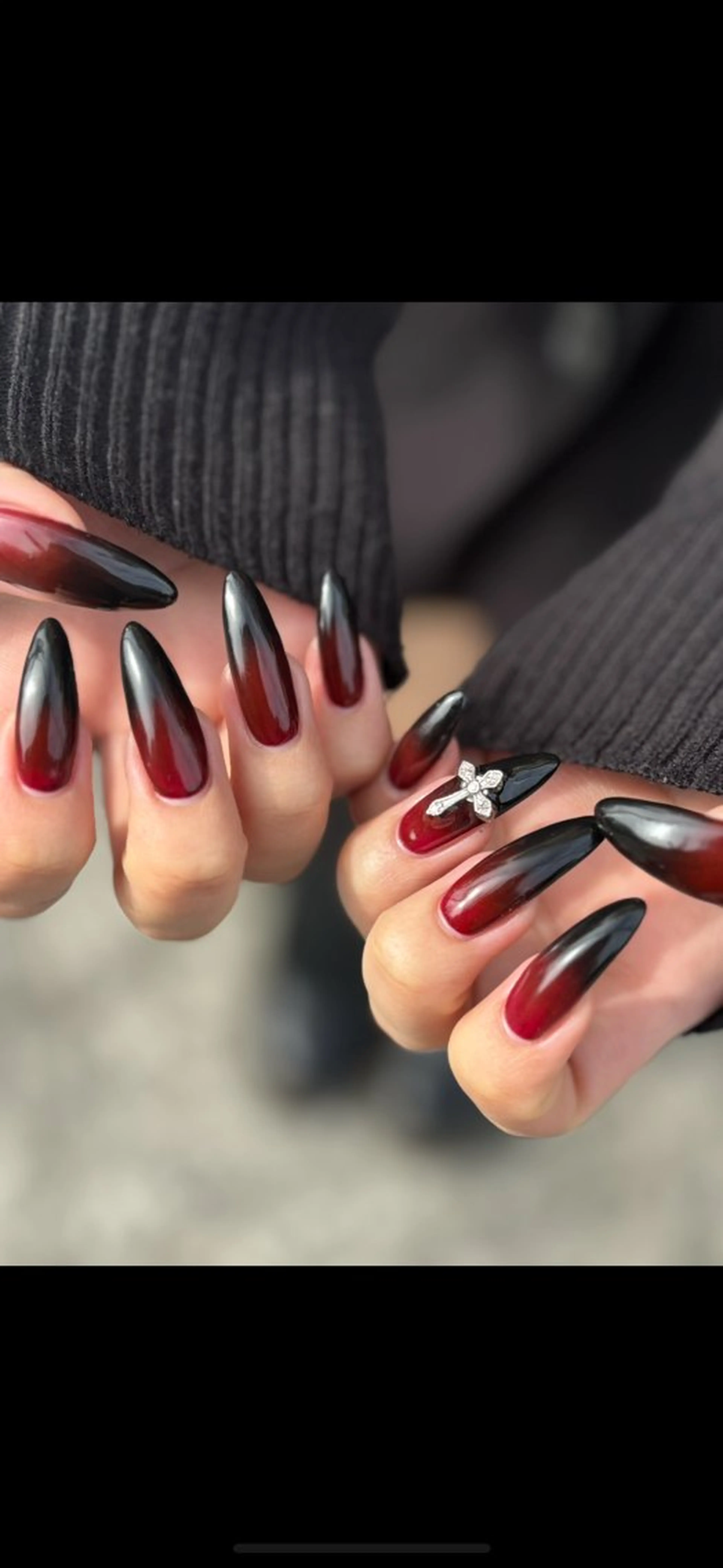 ネイル ロングネイル 赤色 ハンドネイル うるつやネイル🫧 Amiのネイルデザイン