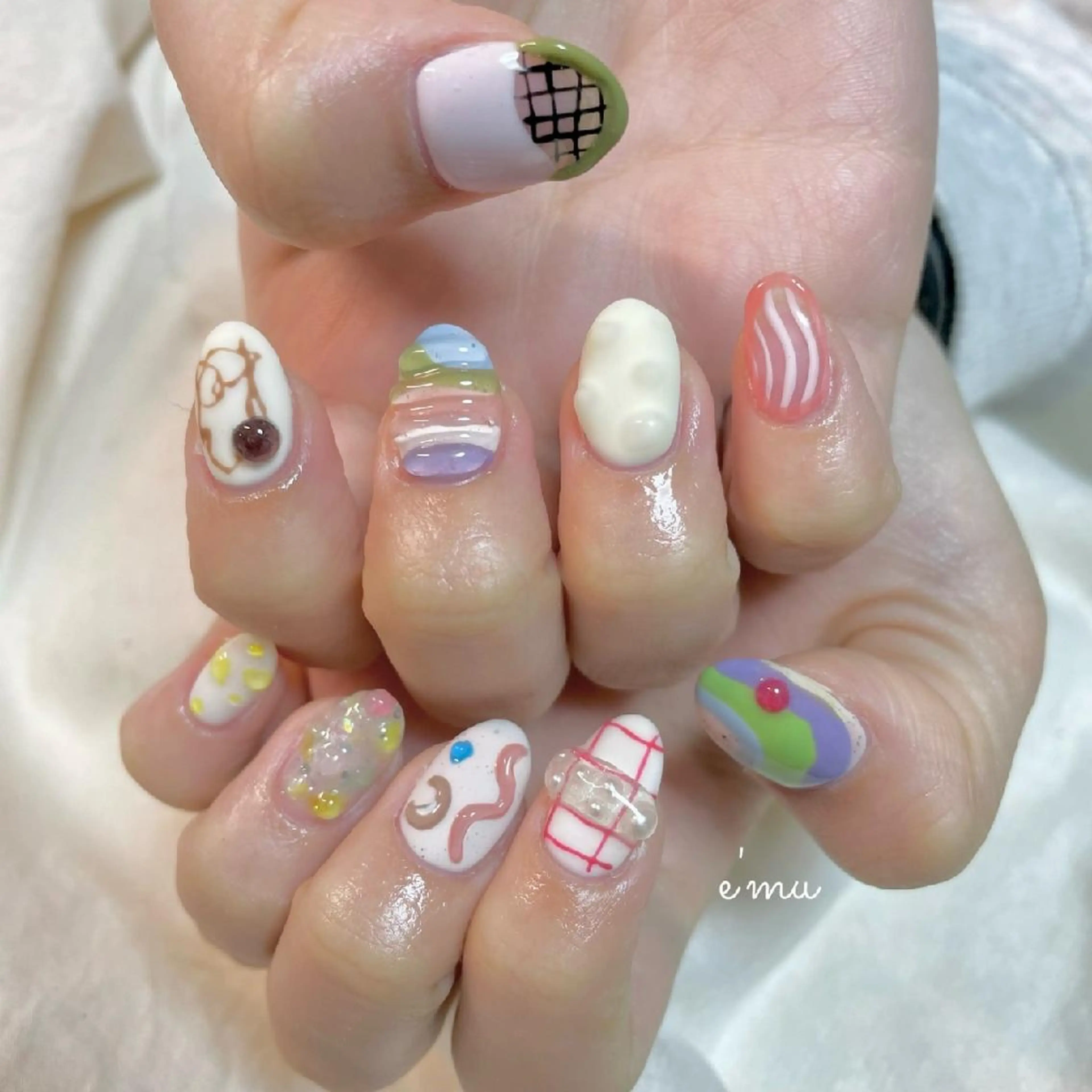 ネイル ニュアンスネイル nail salon e'mu💐のネイルデザイン