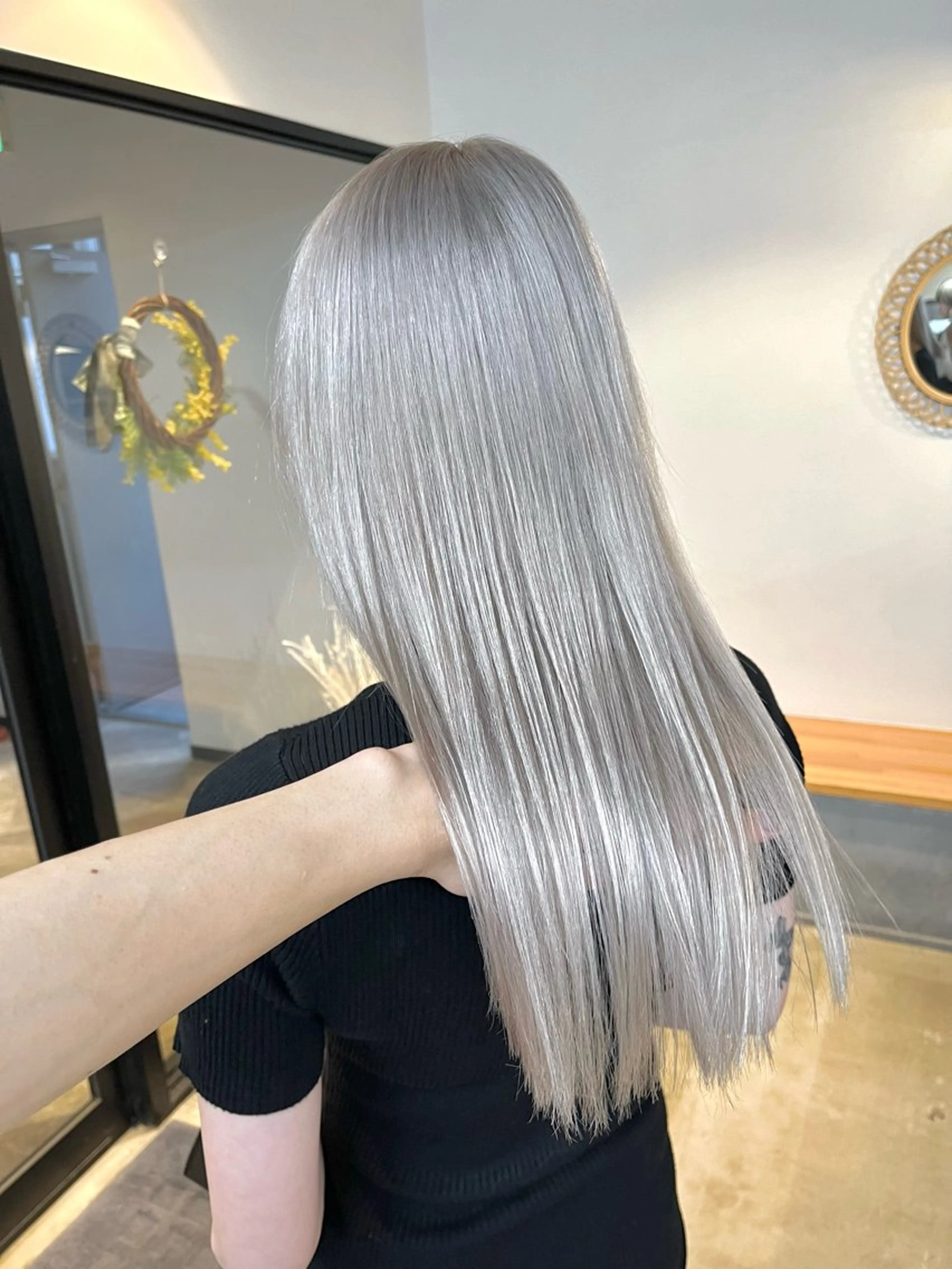 セミロング ヘアカラー ハイトーンカラ ー/小川のヘアスタイル