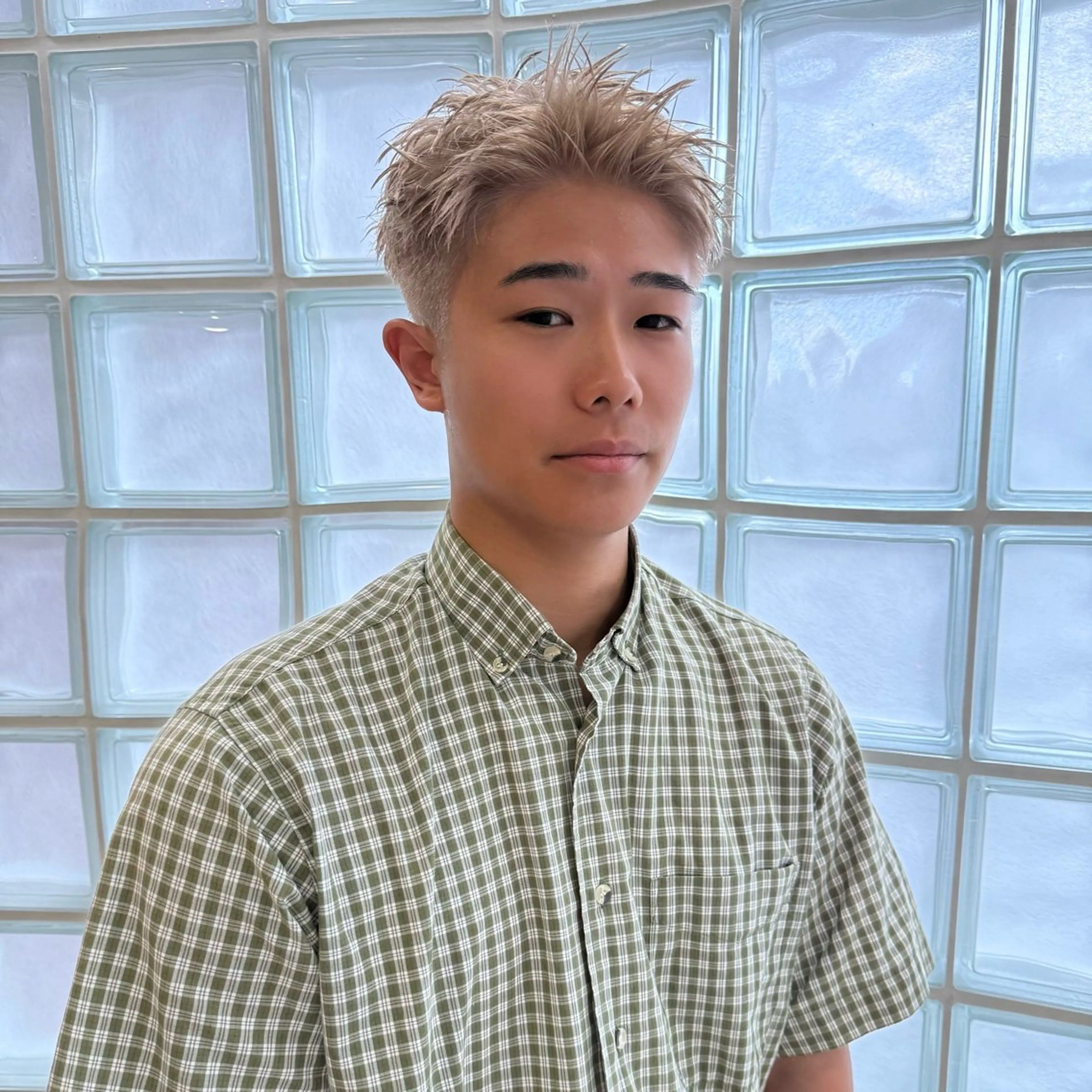 ショート カラー メンズ メンズブリーチ メンズハイトーン スパイキーショート 刈り上げ ベージュカラー カット ヘアカラー 希佳/メンズ スタイリストのヘアスタイル