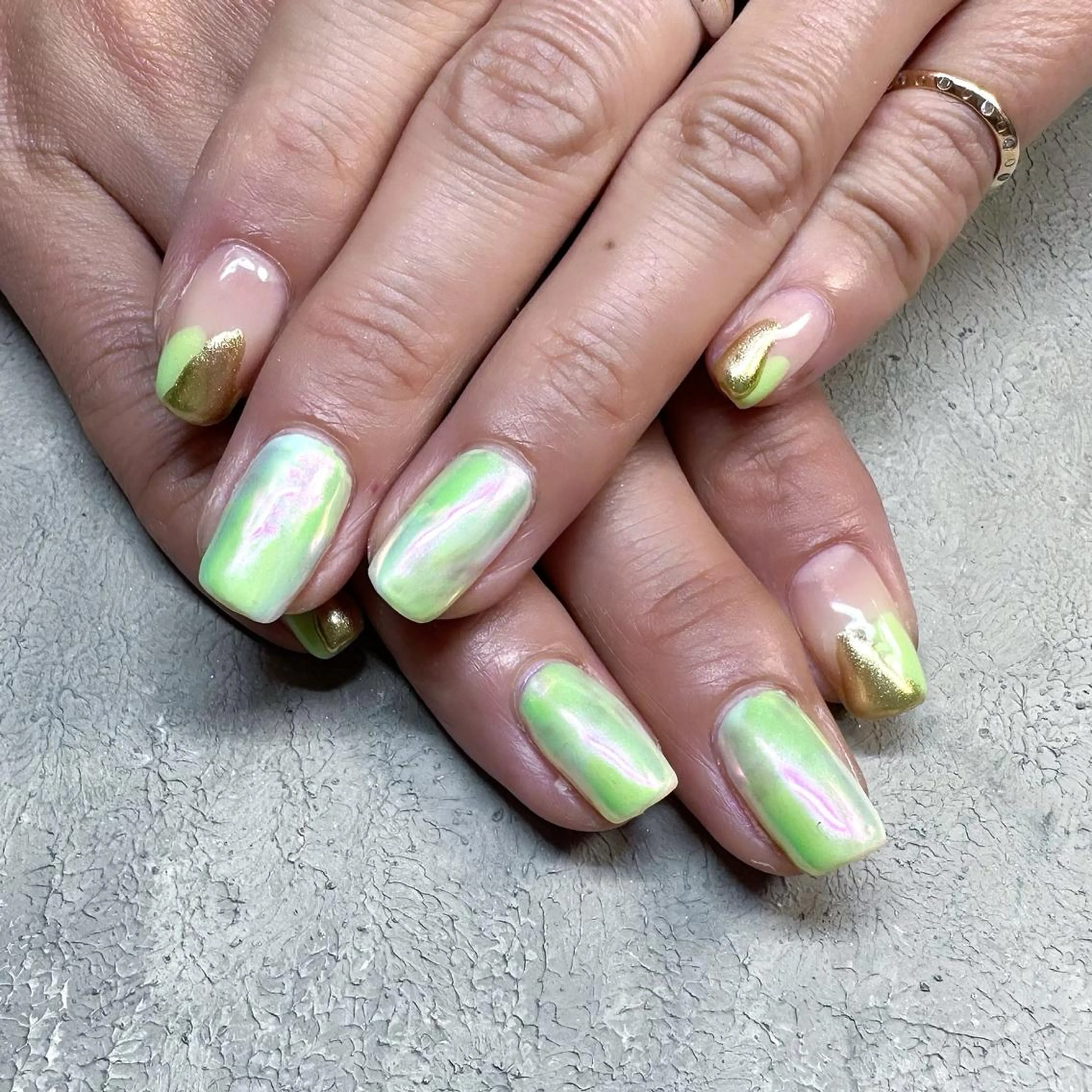 ネイル オーロラネイル グリーン ハンドネイル Éclat~エクラ~ Mizukiのネイルデザイン