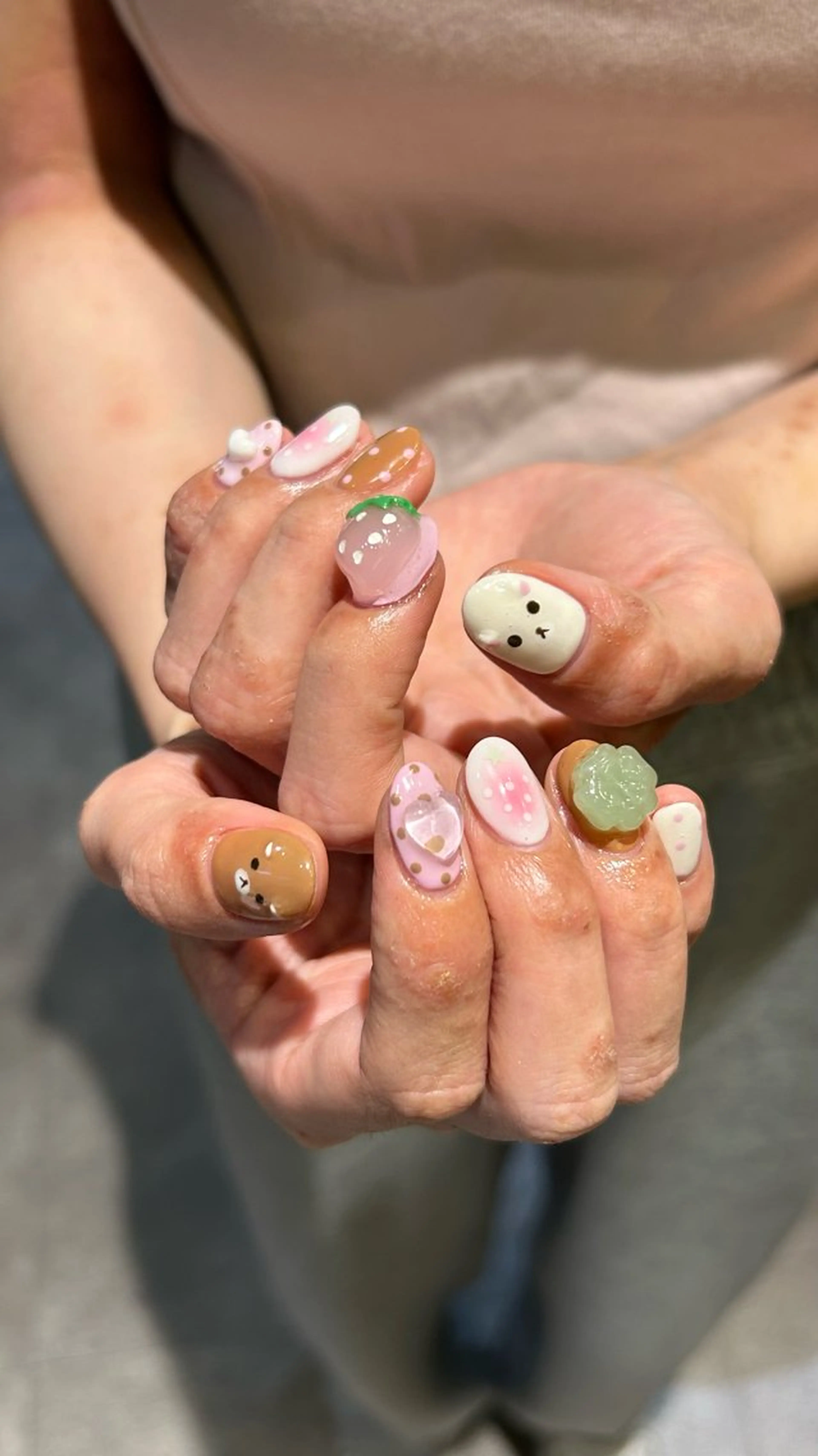 ネイル ハンドネイル ᗰIᖇᗩ🍓★ ᑎᗩIᒪのネイルデザイン