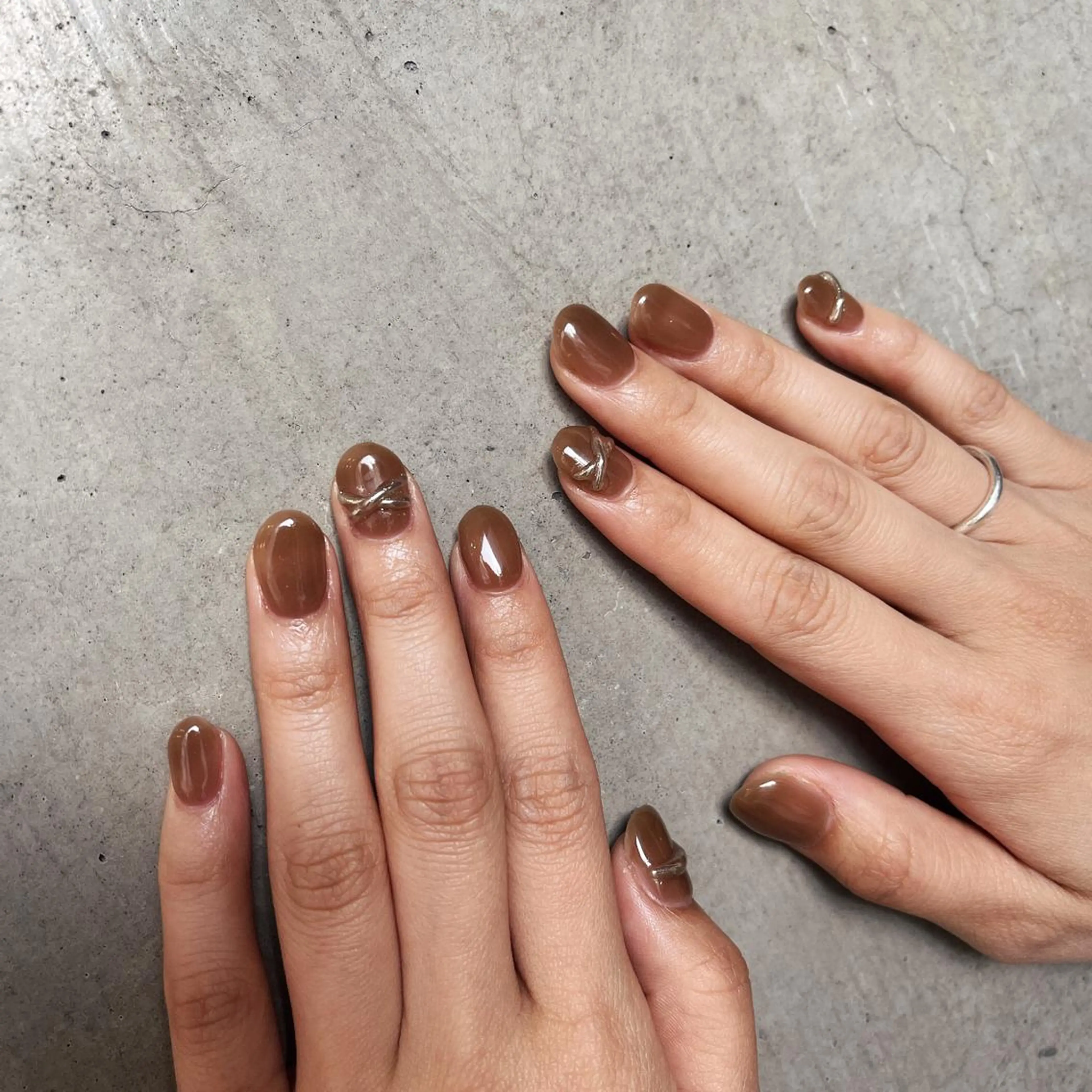 ネイル ワンカラーネイル シルバー ユナ🌙 nailのネイルデザイン