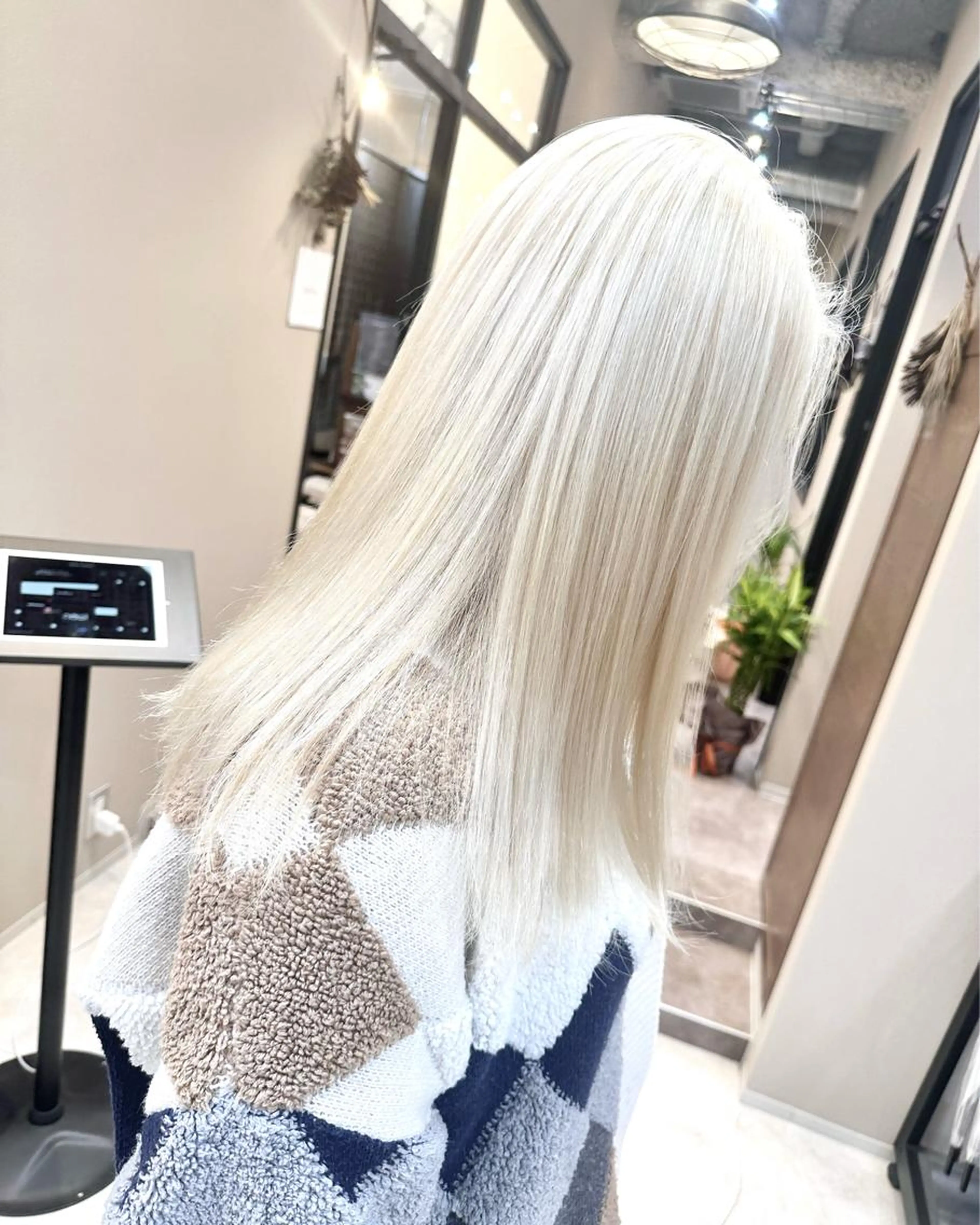 【ホワイト系にしたい方】ブリーチ回数無制限＋カラー＋トリートメント＋毛先&毛量カット　※詳細をご確認下さいの写真