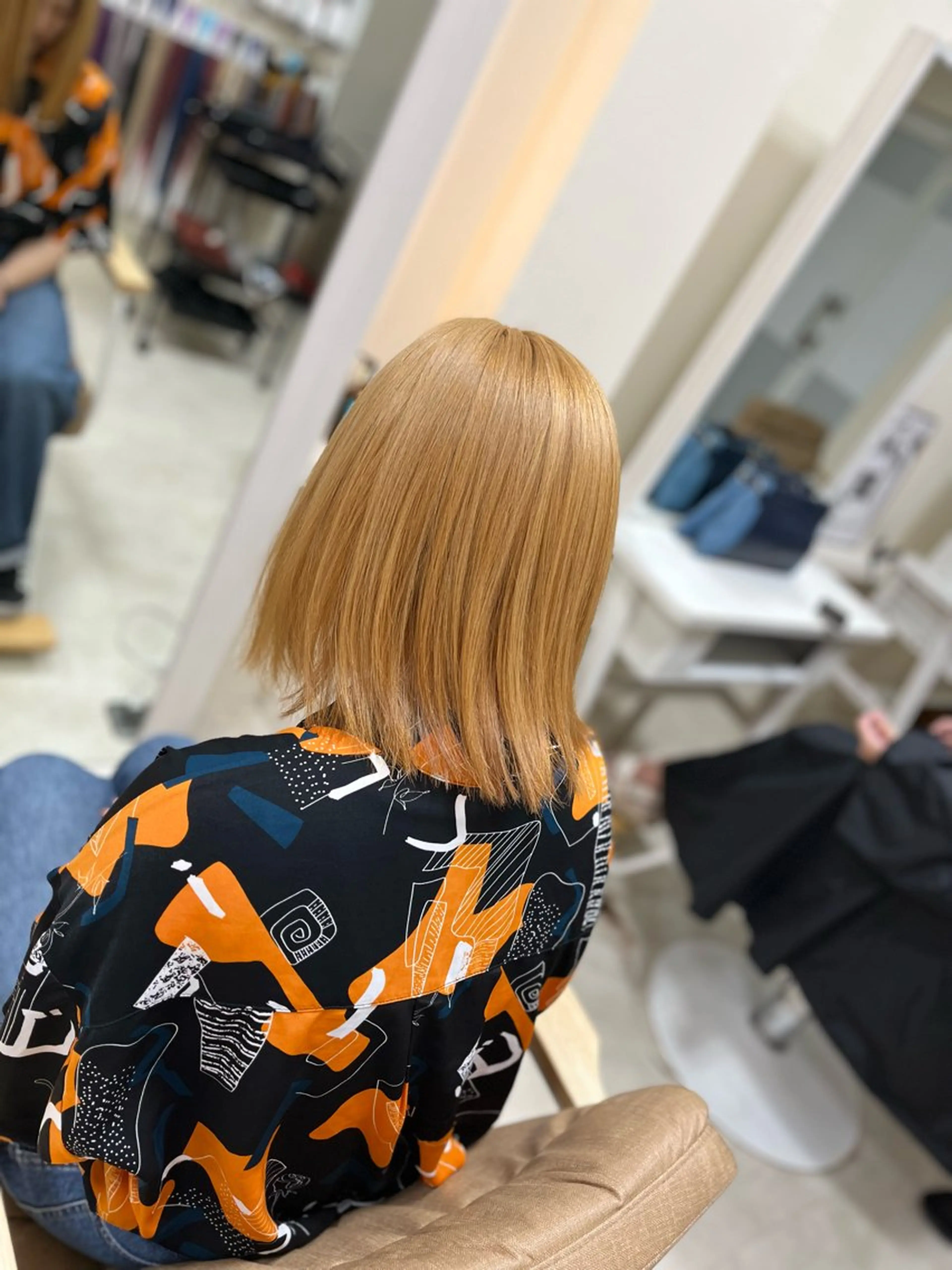 ミディアム カラー ベージュカラー ブリーチ オレンジ ヘアカラー トリートメント ✂️carina✂️ ハイトーンカラー🤩のヘアスタイル