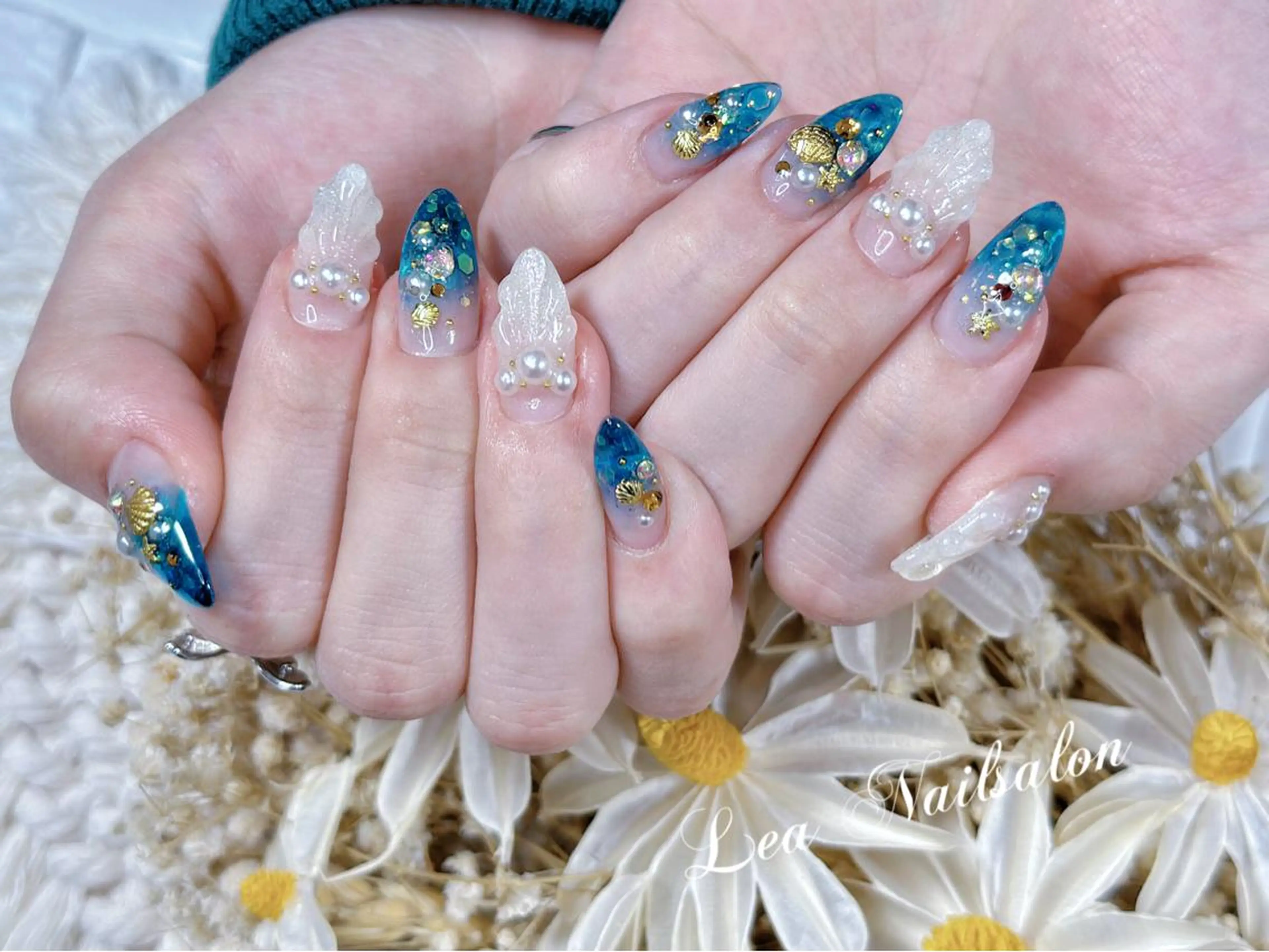 ミディアム カラー ネイル Lea NAILsalon所属・Le’a NailSalonのネイルデザイン