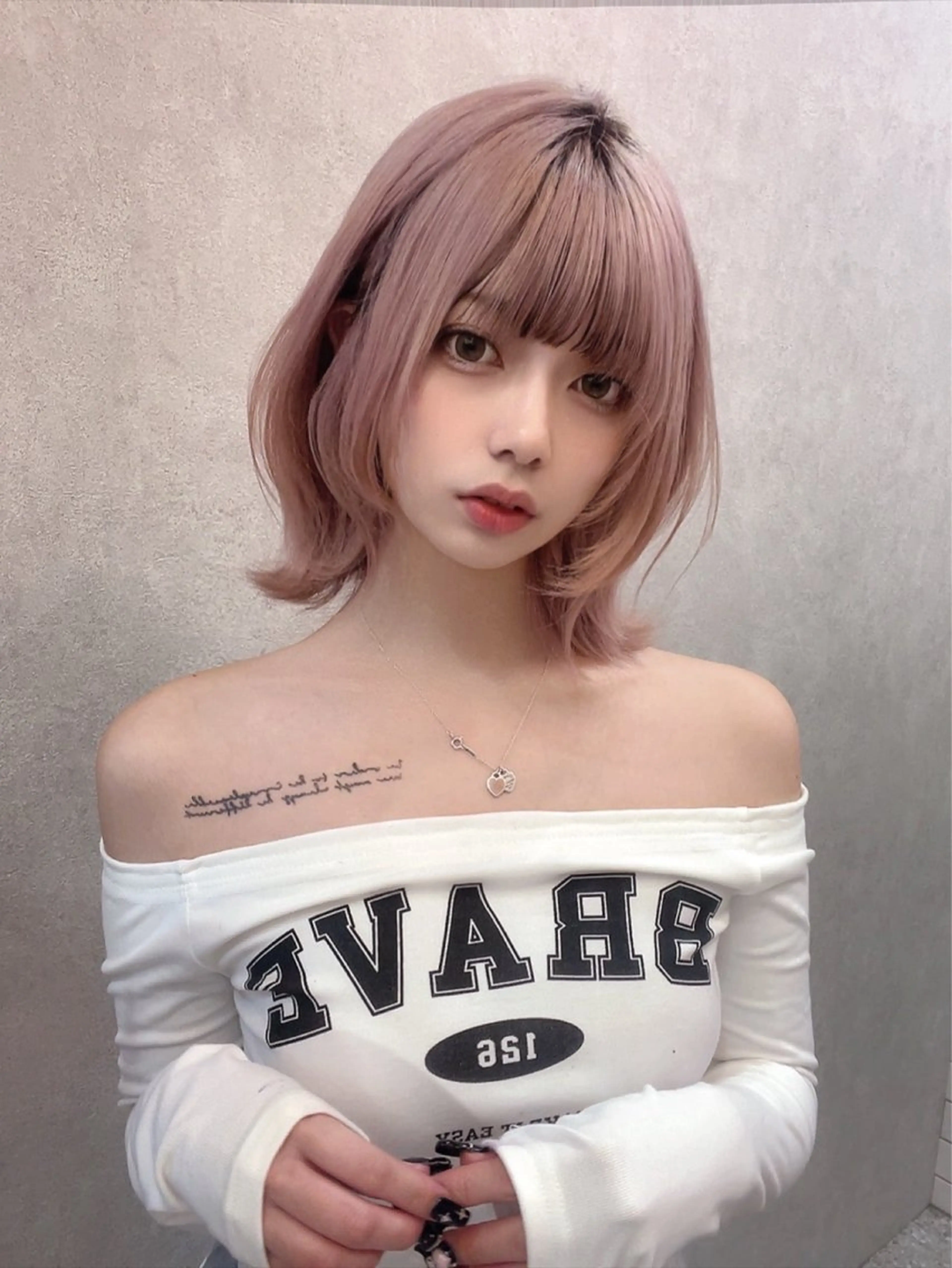 ミディアム karin ボブハイトーンのヘアスタイル