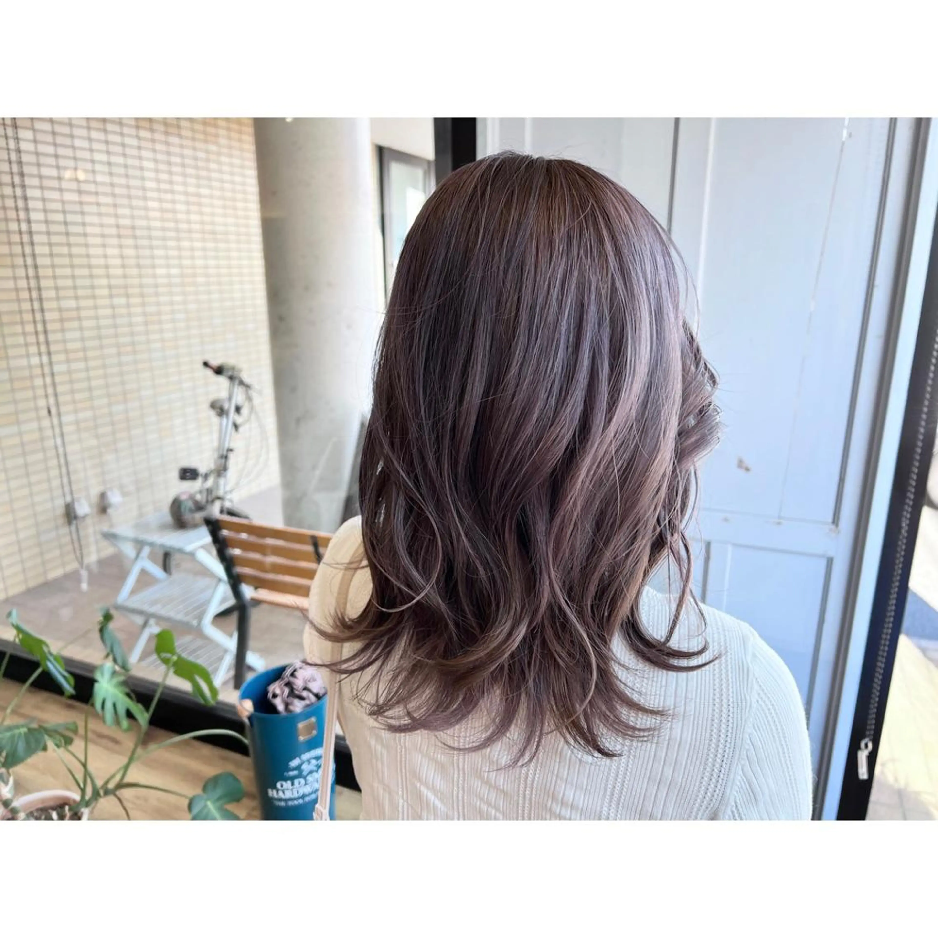 ロング カラー ブリーチ グレージュ ラベンダーカラー ラベンダーグレージュ ラベンダーグレー カット ヘアカラー トリートメント ツキダテ ユイのヘアスタイル