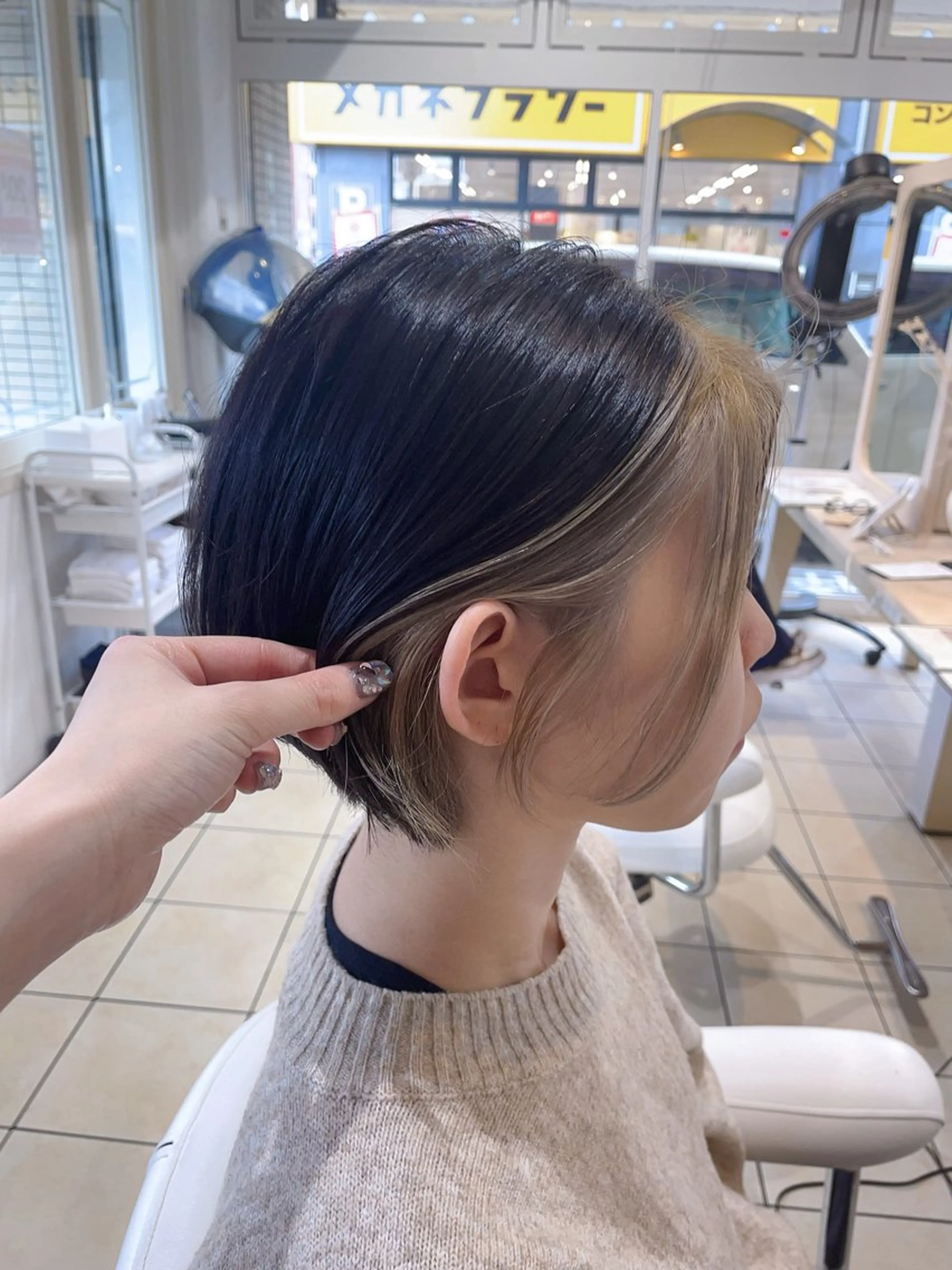 ショート カラー 吉川 うららのヘアスタイル