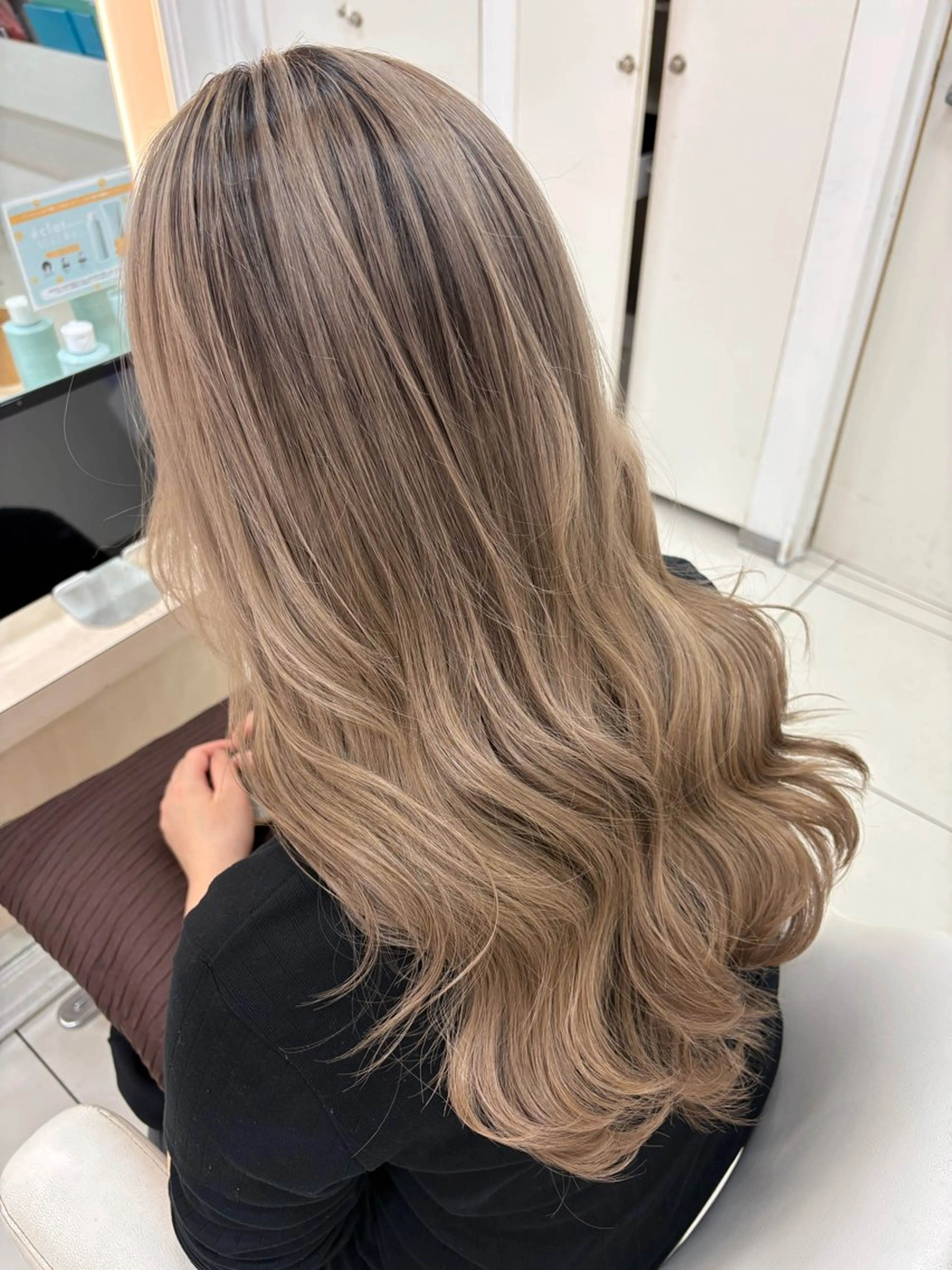 ロング カラー ショートボブ バレイヤージュ ベージュカラー ブリーチ ケアブリーチ カット ヘアカラー トリートメント 髪質改善/艶カラー/ メンズパーマ/鈴木のヘアスタイル