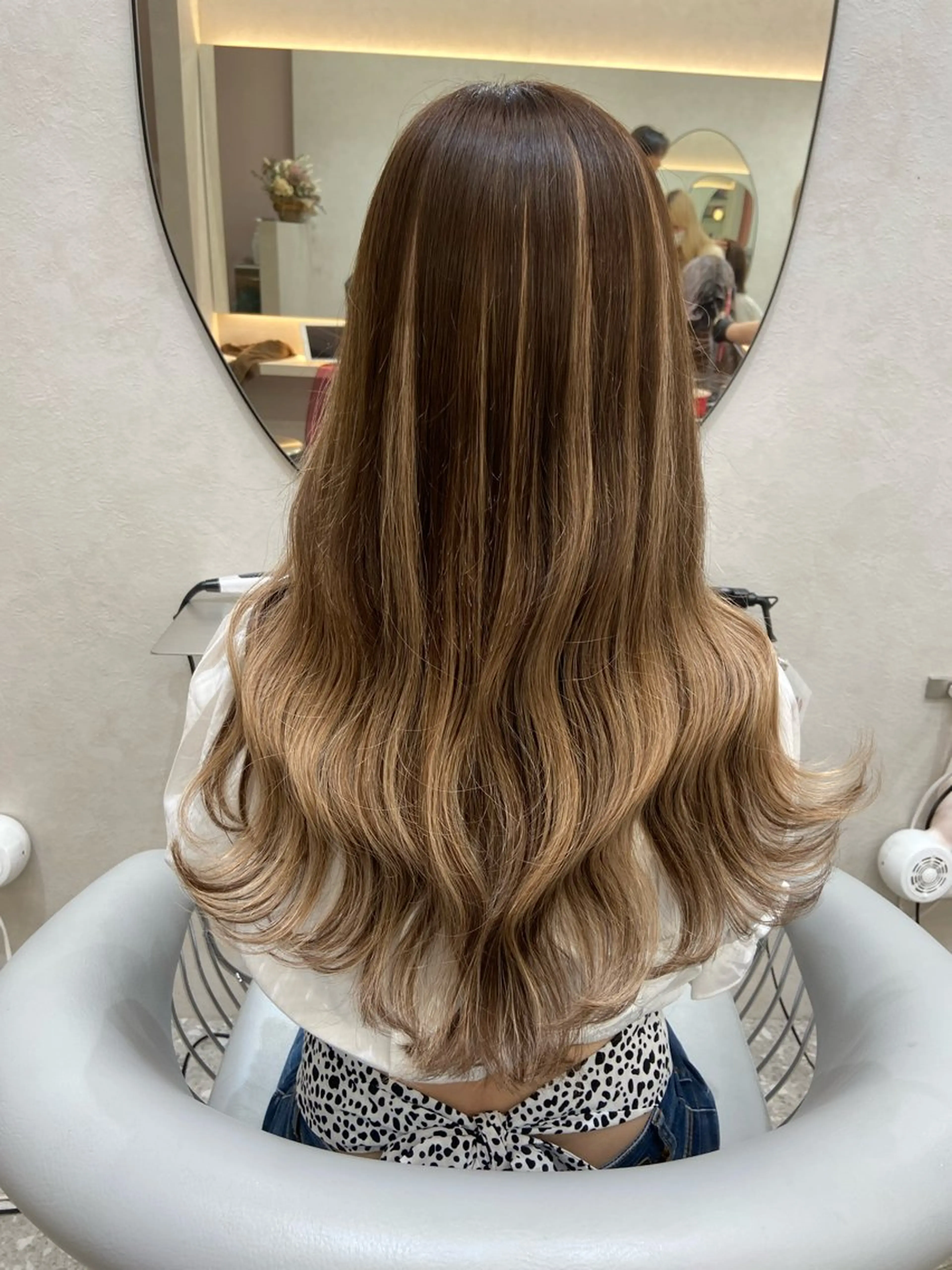 ロング カラー シールエクステ デザインカラー グラデーションカラー ハイライトカラー エクステ カット ヘアカラー エクステ 新宿/韓国ヘア 中明度カラー/かやのヘアスタイル