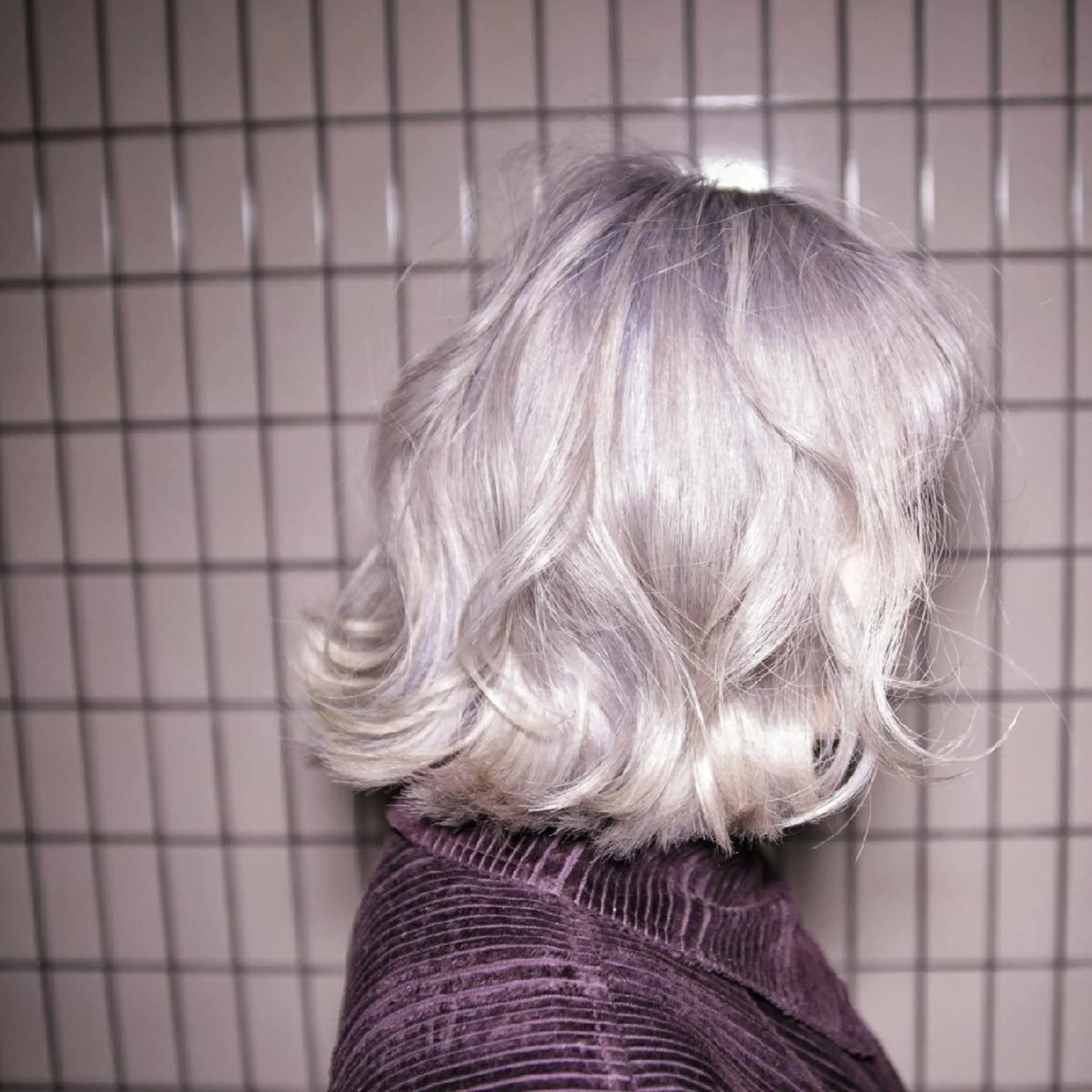 ミディアム カラー ブリーチ 艶髪✨ハイトーン ✨ホワイト✨北宗一郎のヘアスタイル