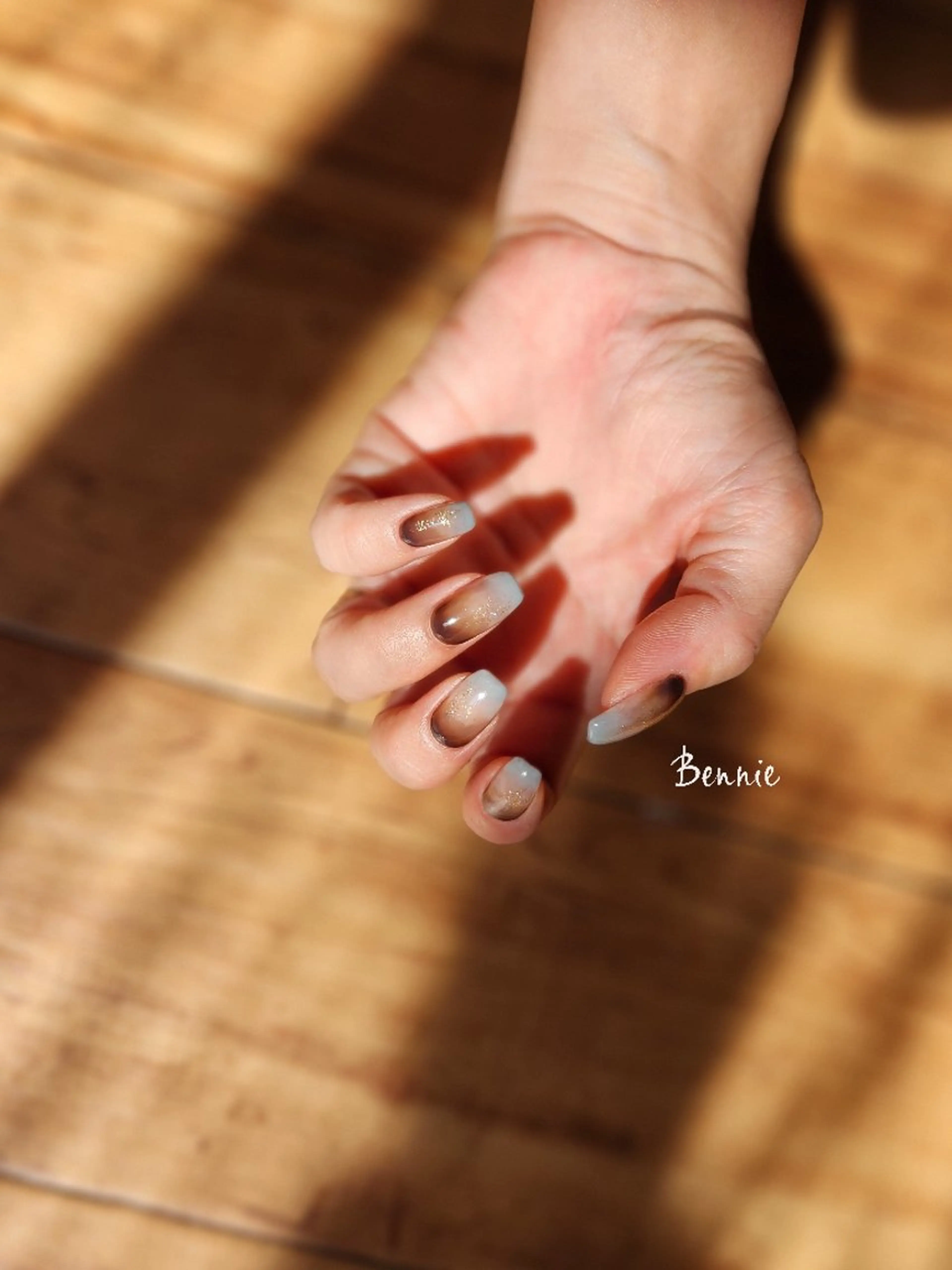 ネイル ブルー ブラウン ニュアンスネイル ハンドネイル   BENNIEのネイルデザイン