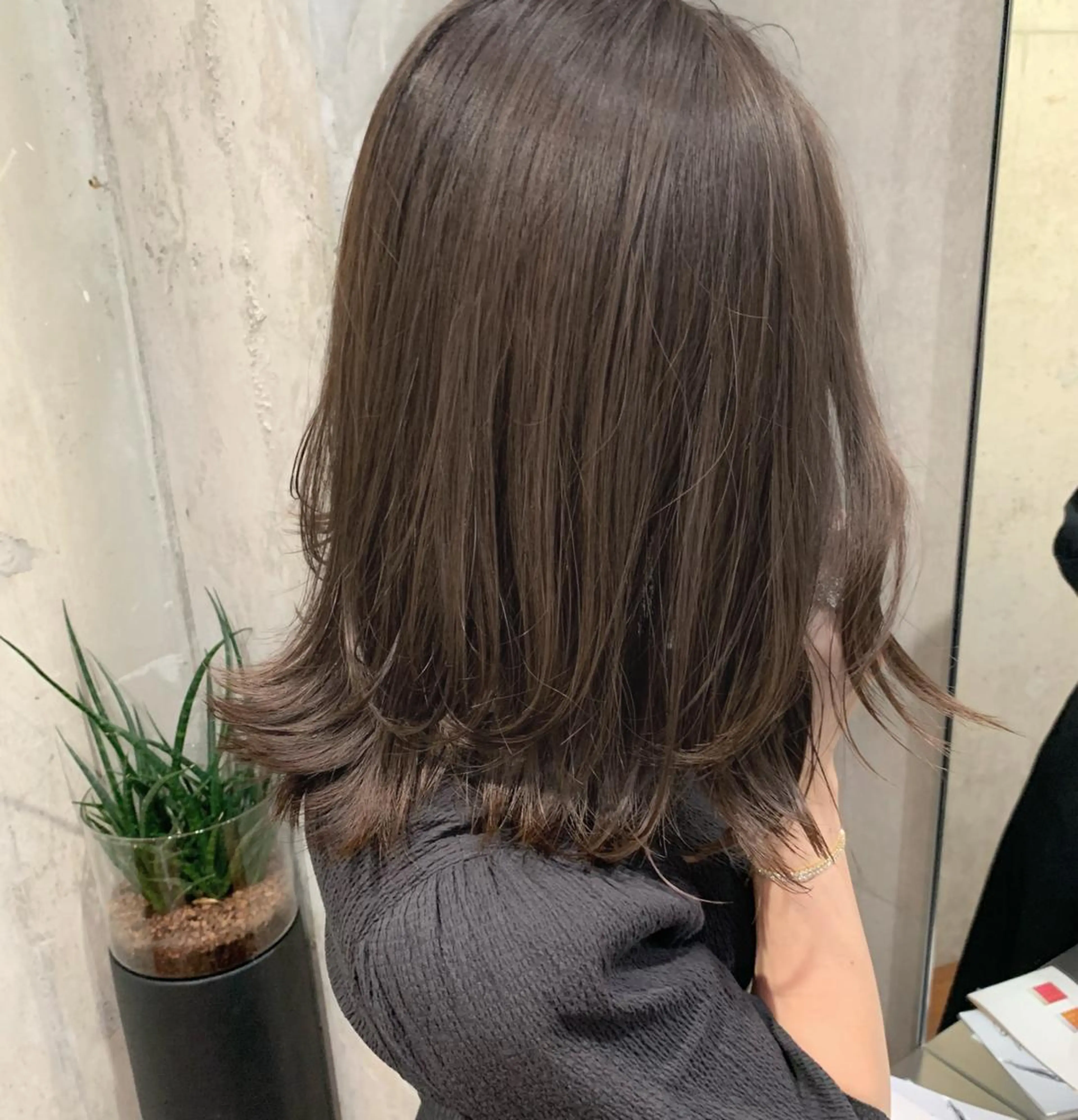 ミディアム レイヤーカット/透明 感カラー/aikaのヘアスタイル