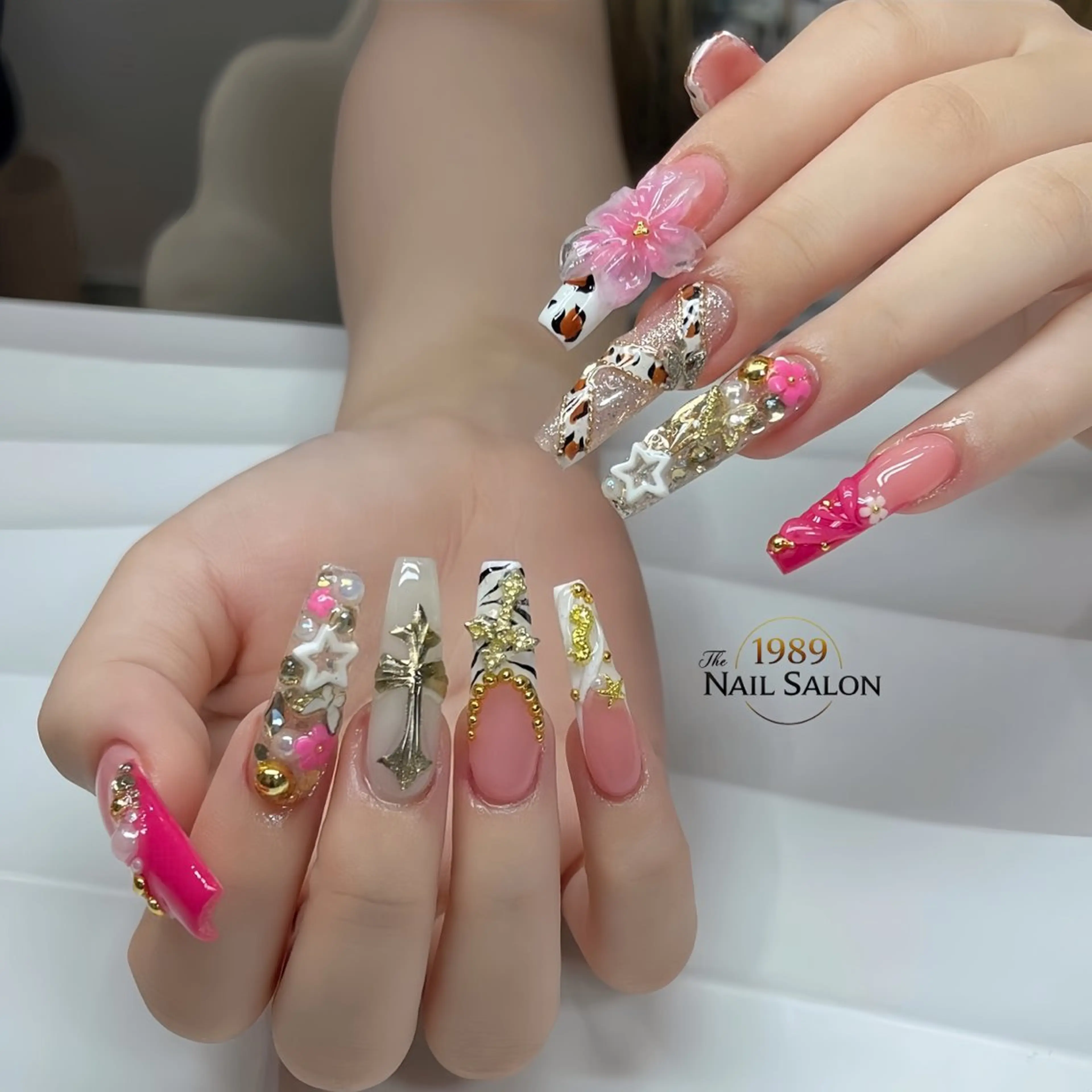 ネイル アートネイル フラワーネイル ハンドネイル The 1989 Nail Salonのネイルデザイン