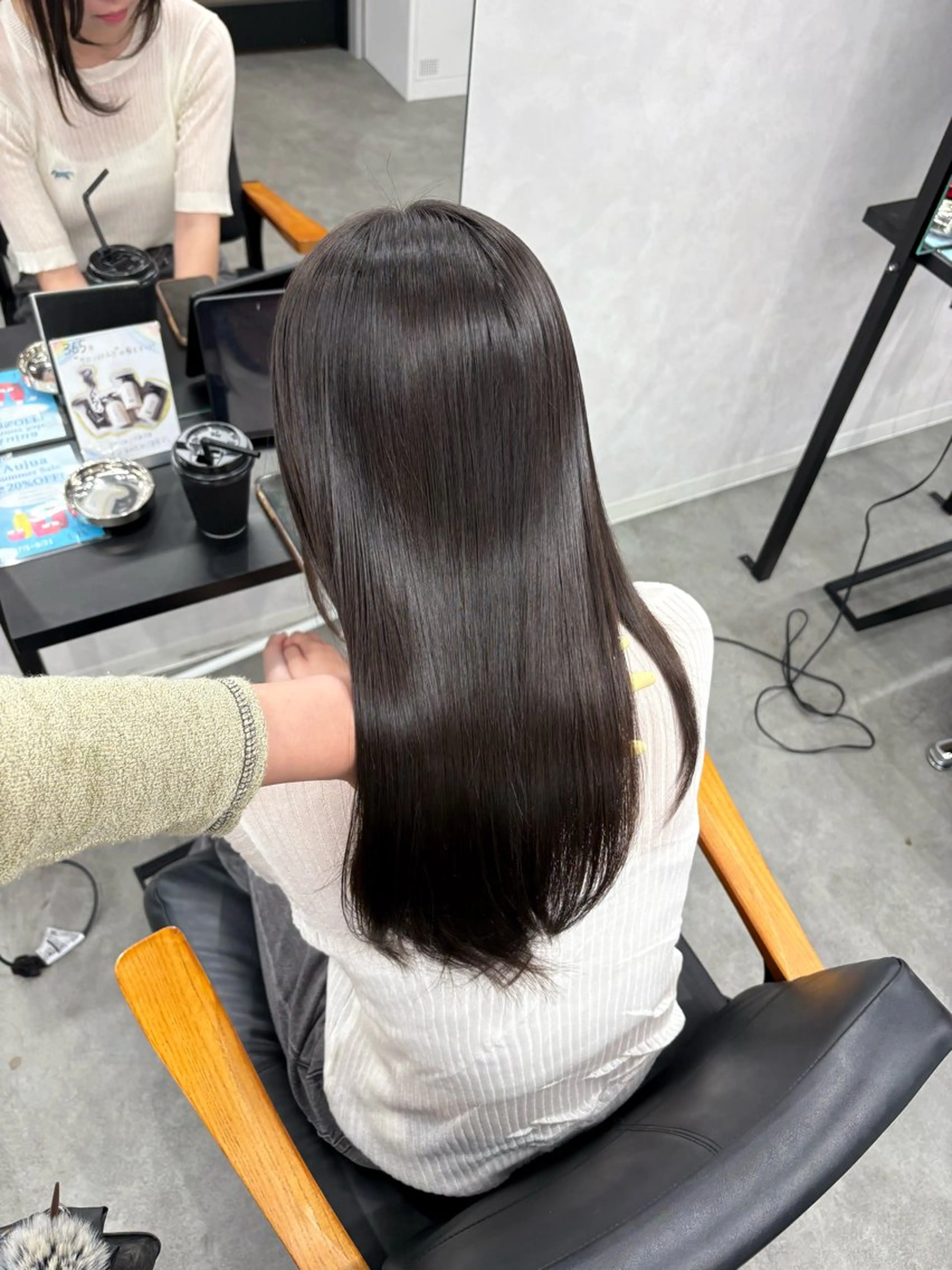 セミロング LIV(リヴ) My (マイ)のヘアスタイル