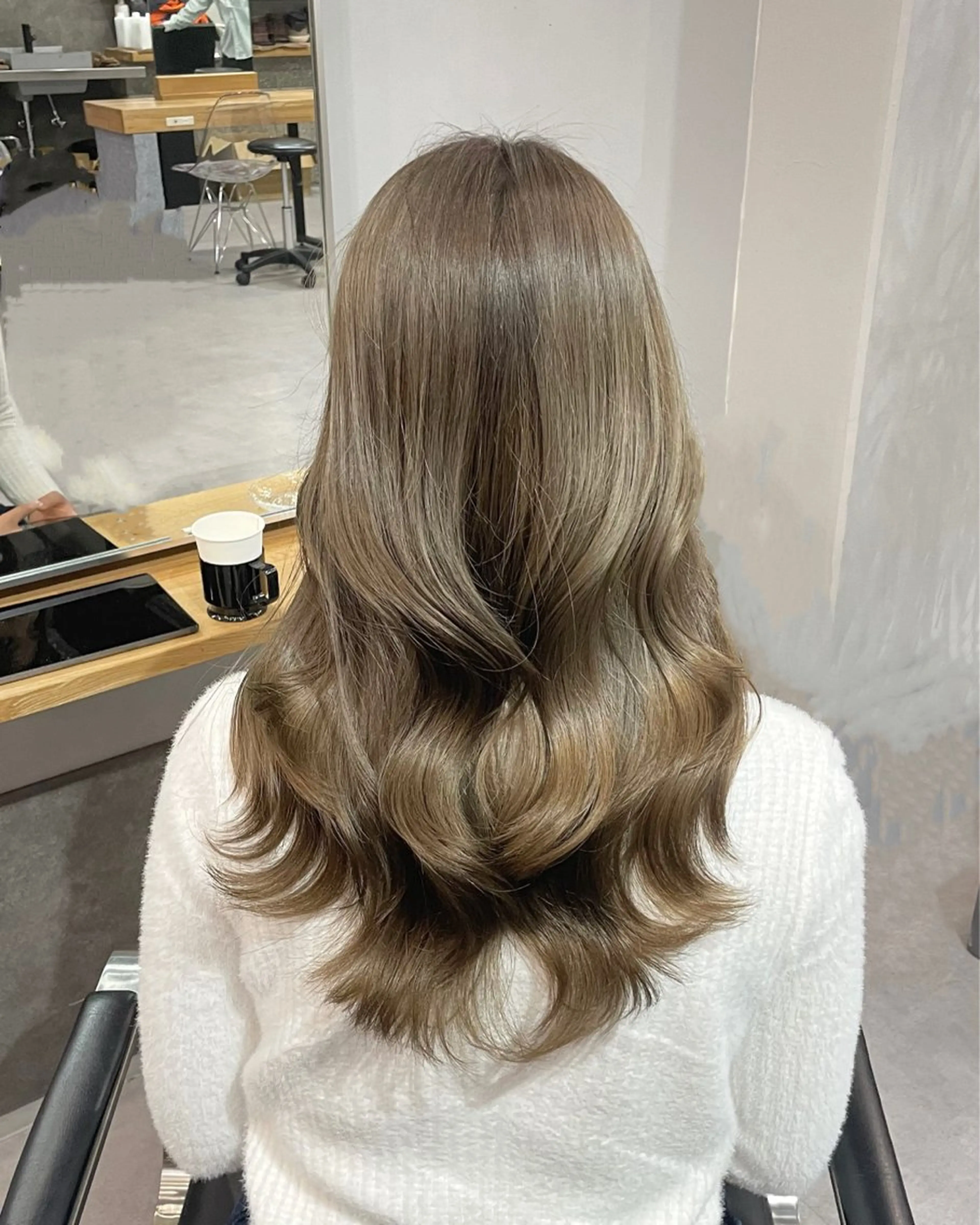 ロング カラー ヘアカラー ミルクティーベージュ ❤︎レイヤー　MIAのヘアスタイル