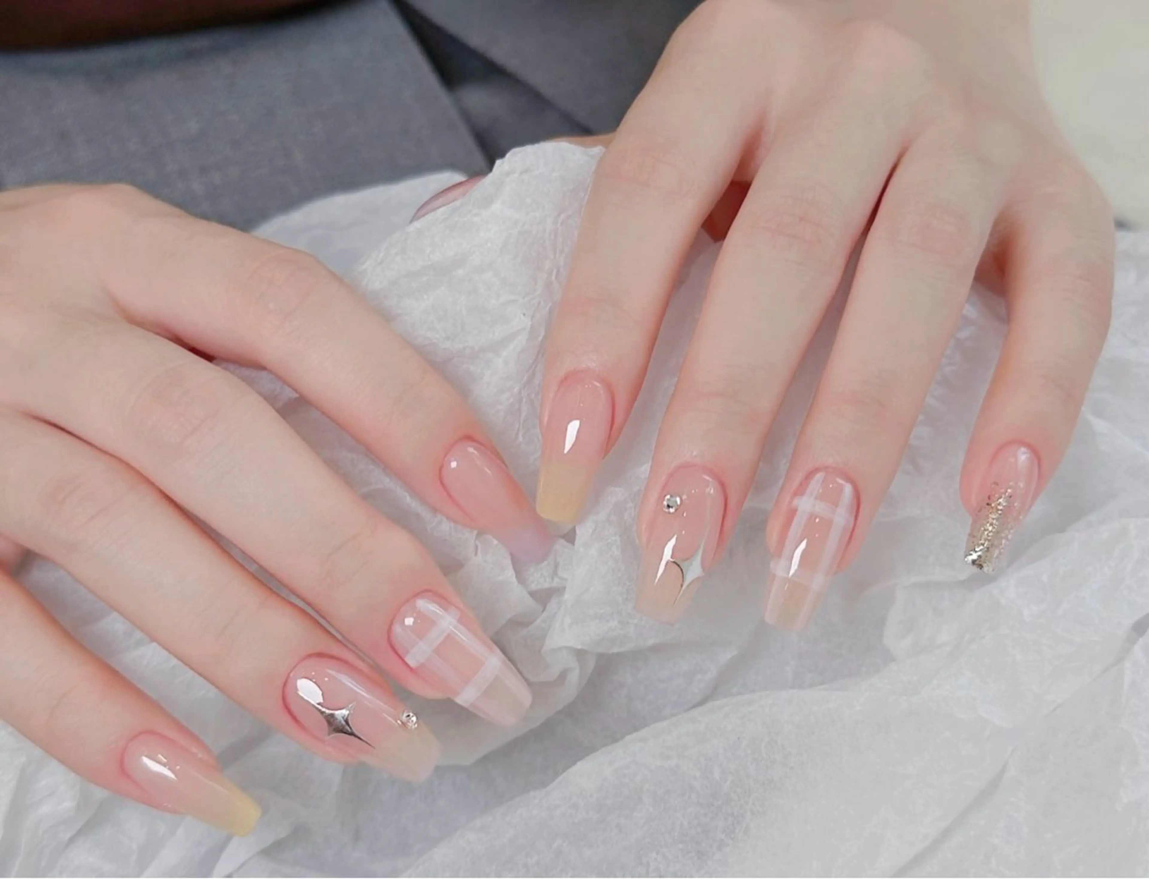 ネイル アートネイル 韓国ネイル 水色 ロングネイル マグネットネイル ハンドネイル ハンドケア NailDemure 【銀座店】のネイルデザイン