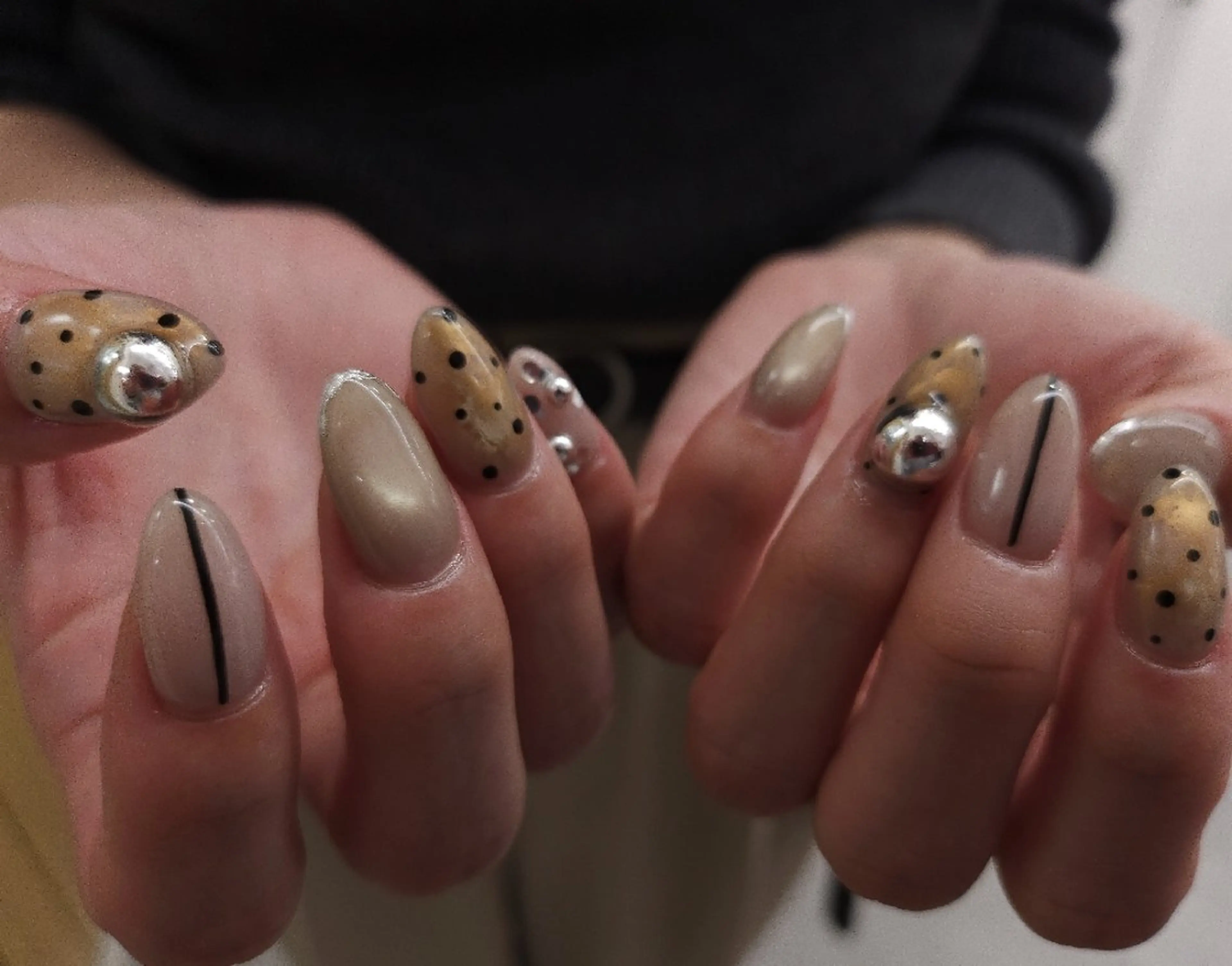 ネイル ドット ジェルネイル マグネットネイル 持ち込み ニュアンスネイル ハンドネイル puku nail 🌼kazu🌼のネイルデザイン