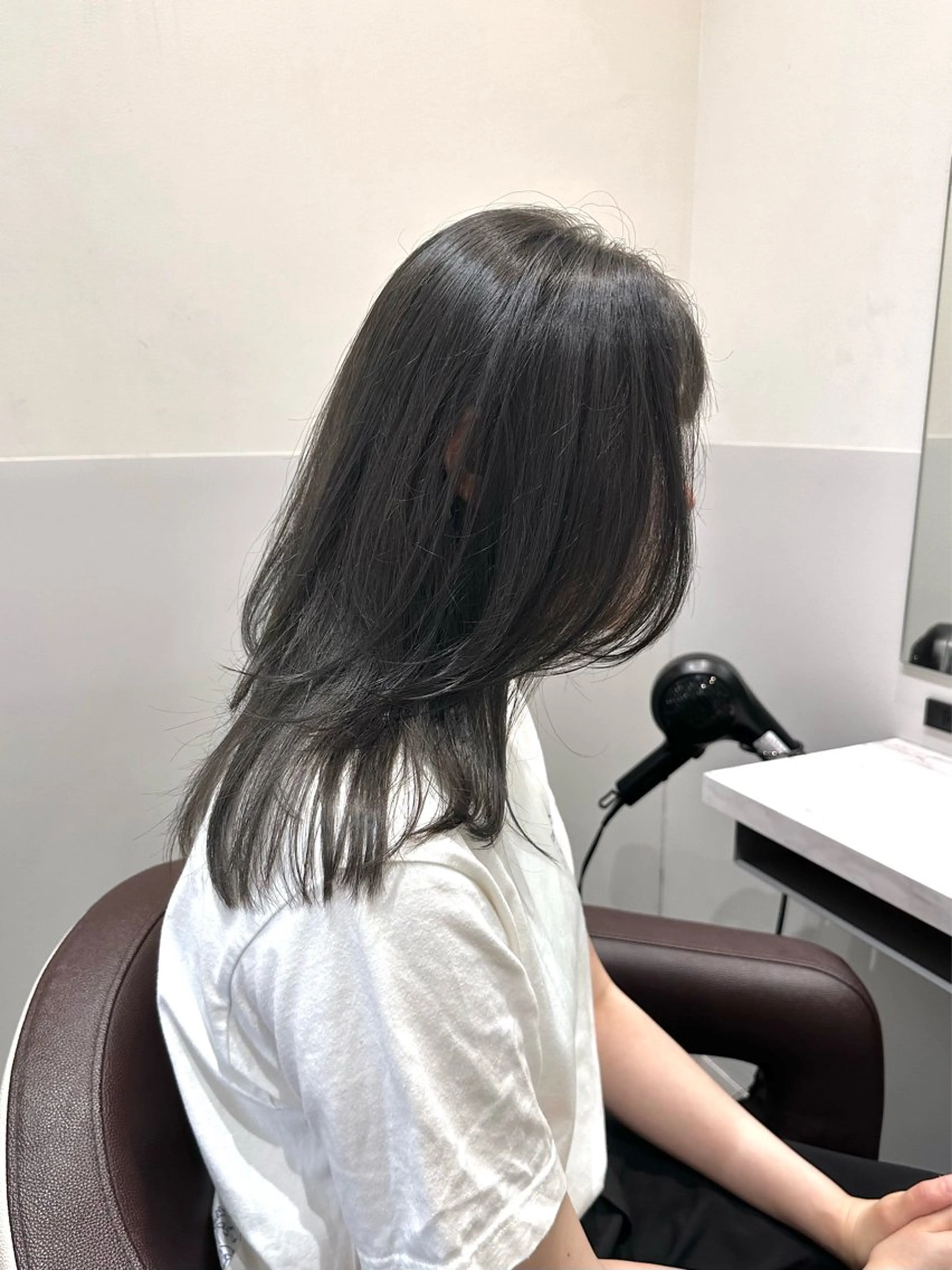 ミディアム カラー ブリーチ グレージュ ブリーチなしカラー カット ヘアカラー トリートメント LUMO所属・矢野 晃平のヘアスタイル