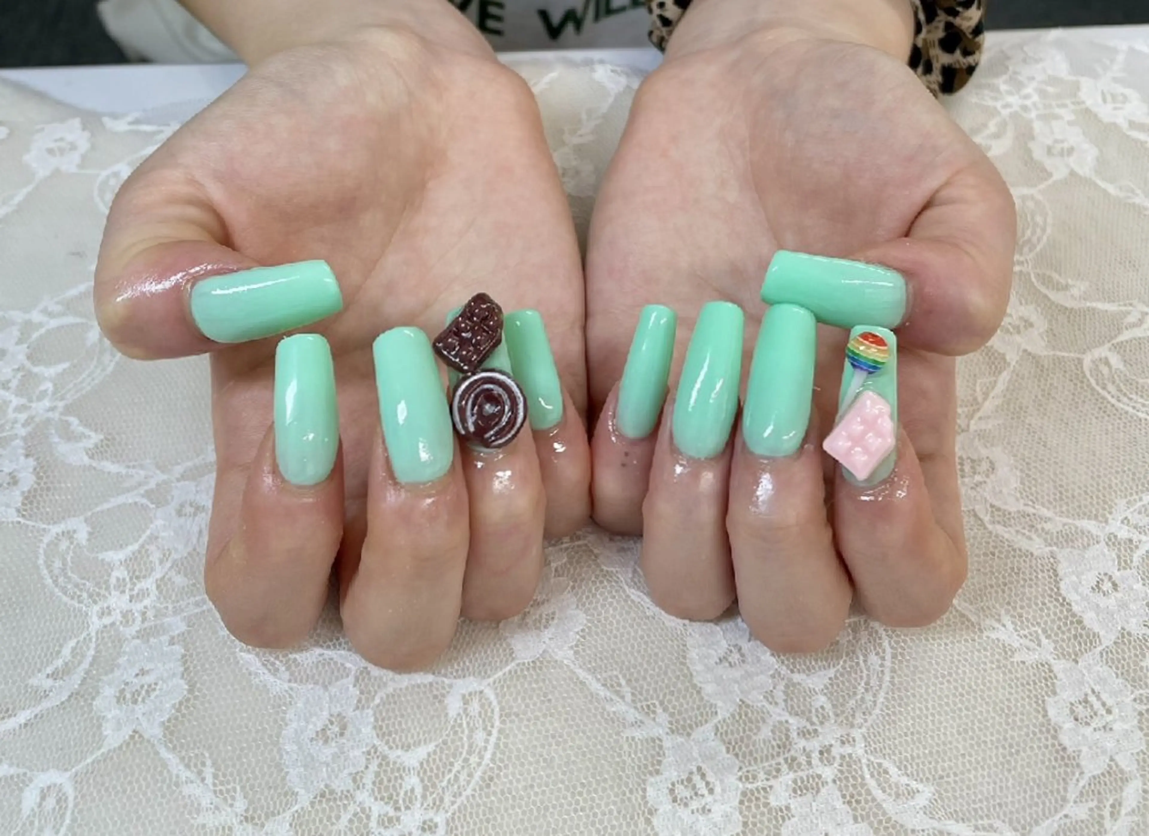 ネイル 長さ出し ロングネイル スクエアネイル スーパーロングネイル ハンドネイル ハンドケア 心斎橋Salon Epokkuのネイルデザイン